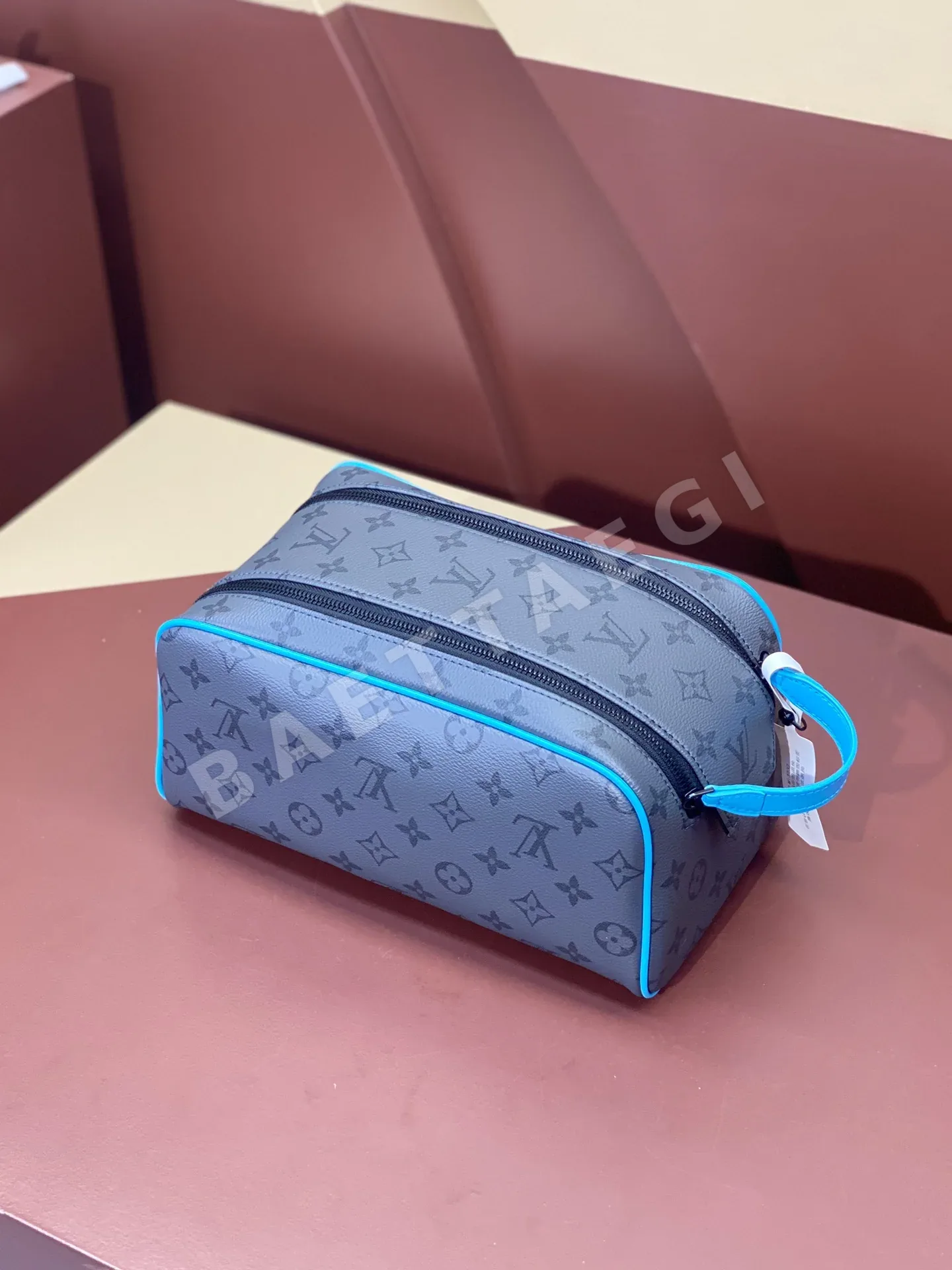 루이비통 그레이 플로럴 오키드 메이크업 파우치 M44494 상세 이미지 2