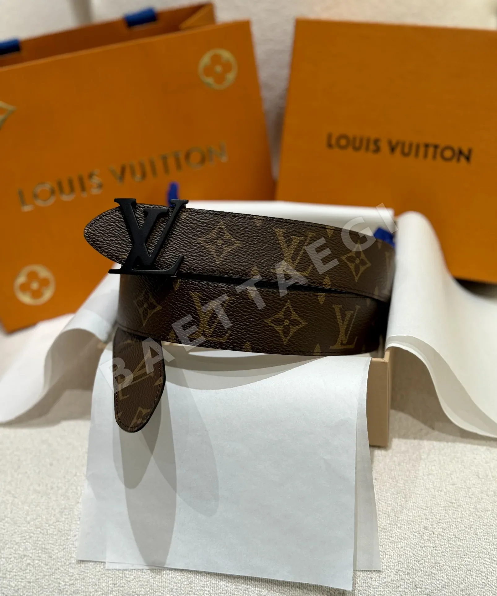 루이비통 LV 아이코닉 로고 양면 소가죽 벨트 172544