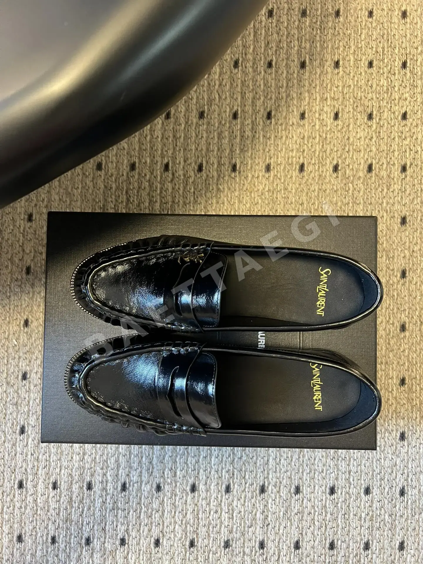 생로랑 YSL 메탈 로고 주름 로퍼 9378 상세 이미지 5