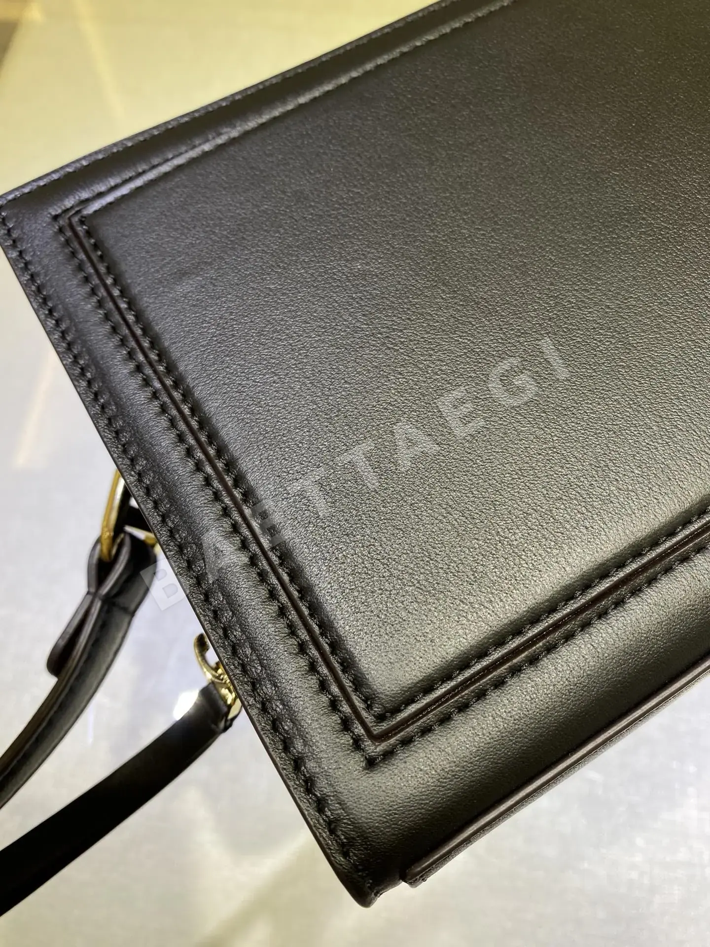 델보 핀 크로스오버 가방 상세 이미지 6