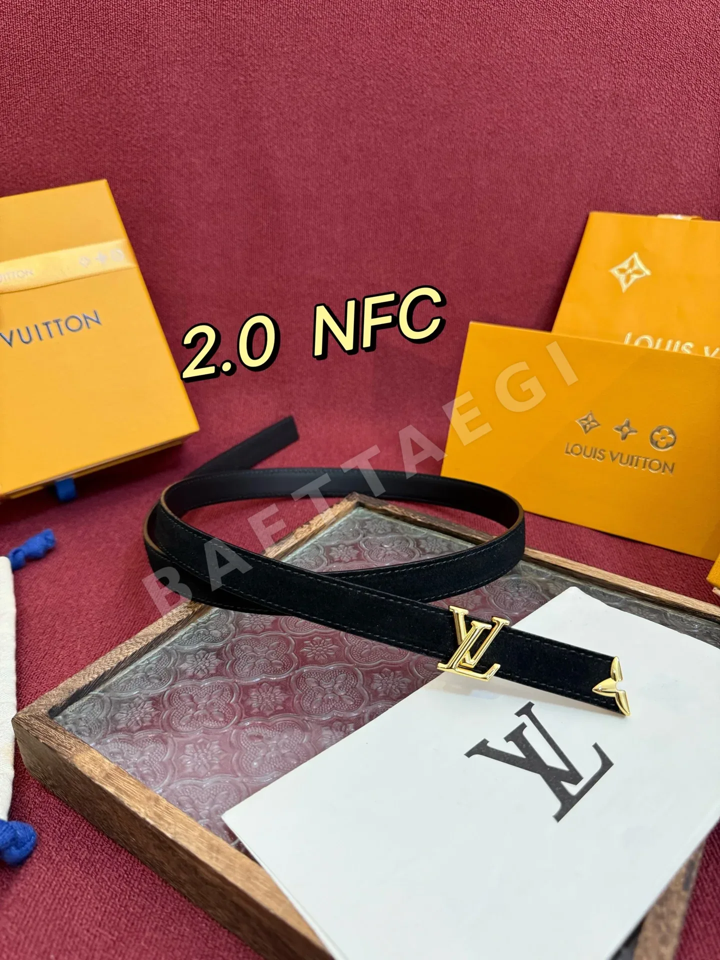 루이비통 골드 LV 이니셜 버클 스웨이드 벨트 상세 이미지 2