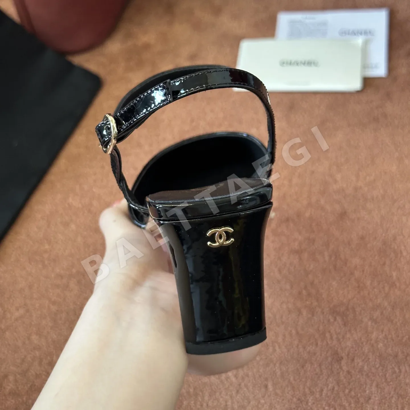 샤넬 플랫 가죽 더블 C 로고 상세 이미지 8