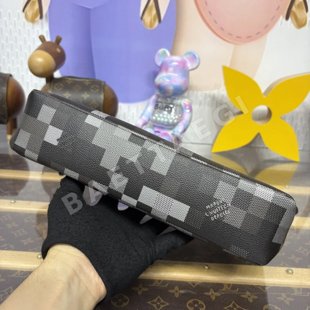 루이비통 포쉐트 보야주 수플 클러치 가방 M14926 상세 이미지 4