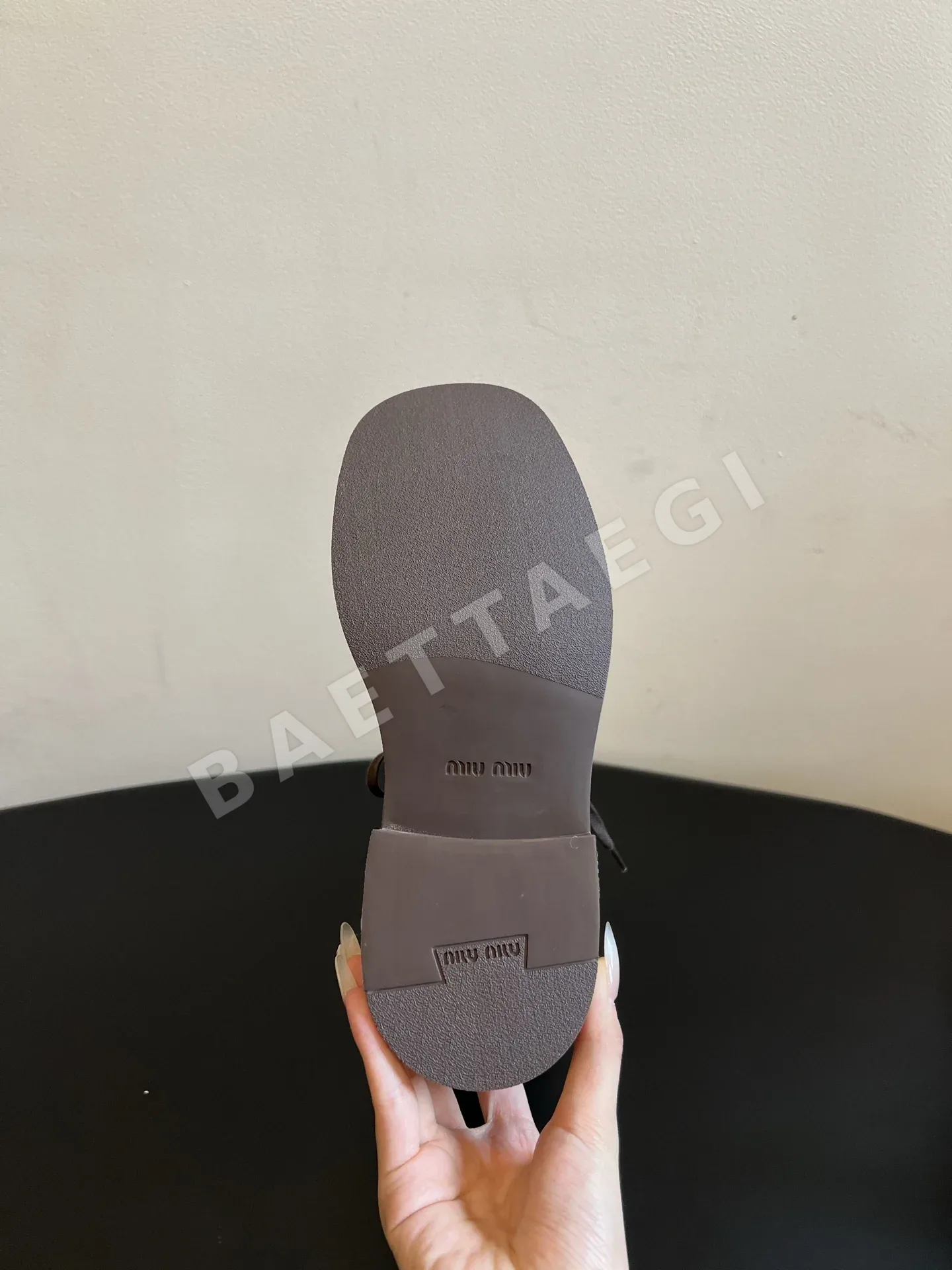 미우미우 부츠 가죽 메탈 버클 상세 이미지 5