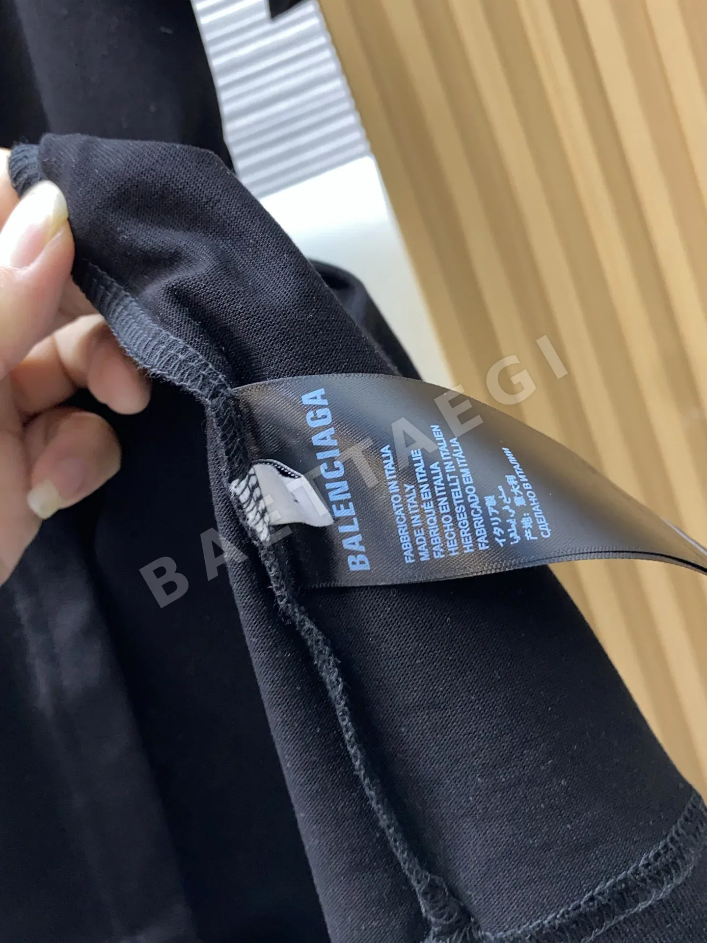 발렌시아가 남성 코튼 크루넥 반팔 티셔츠 상세 이미지 7