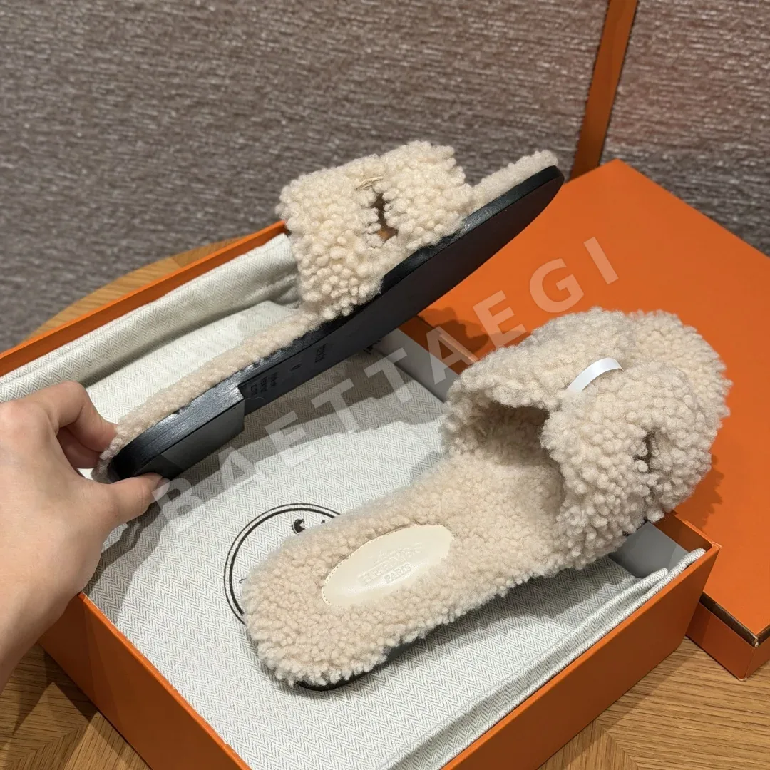 에르메스 오란 샌들 밀크쉐이크화이트 울레더 H 컷아웃 상세 이미지 4