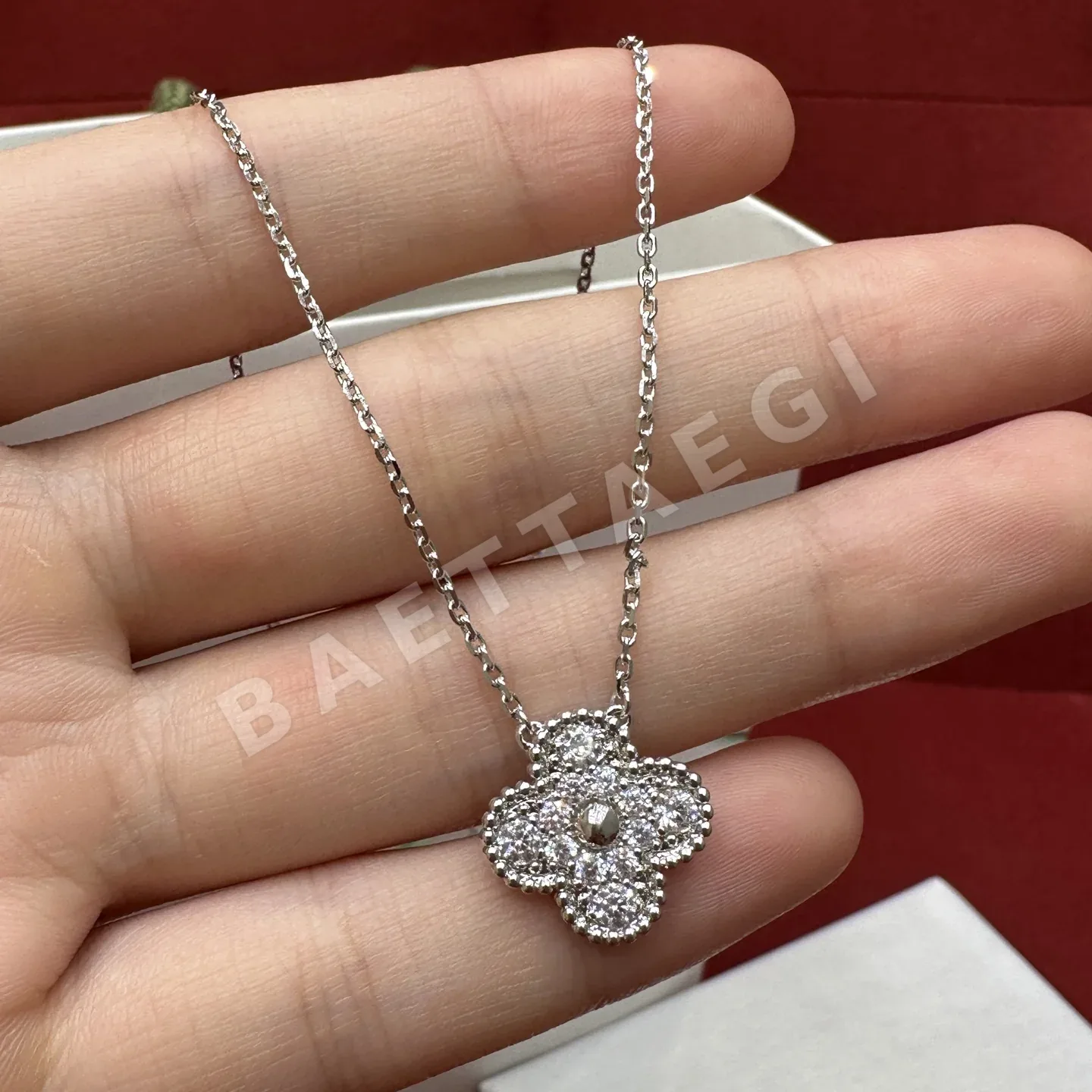 반클리프앤아펠 풀 다이아몬드 네 잎 클로버 목걸이 178560