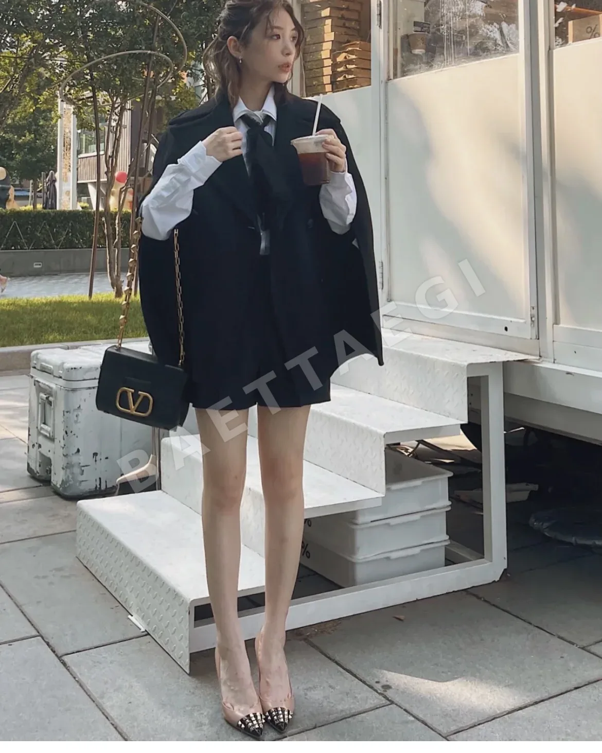 발렌티노 V로고 체인 숄더백 상세 이미지 2