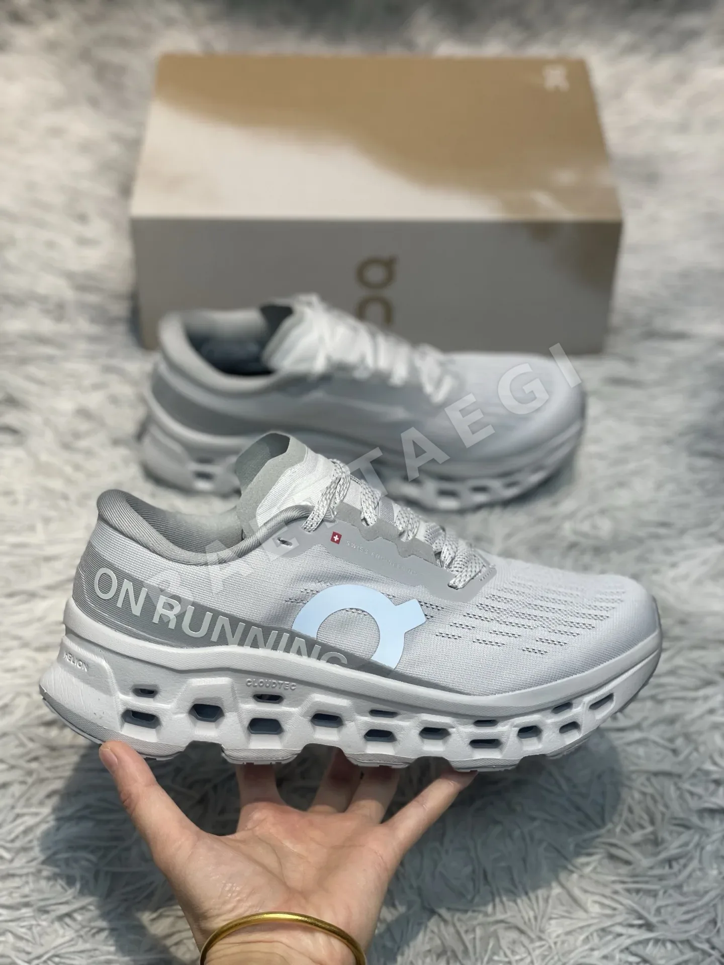 ON 클라우드 몬스터 3 러닝화 102585