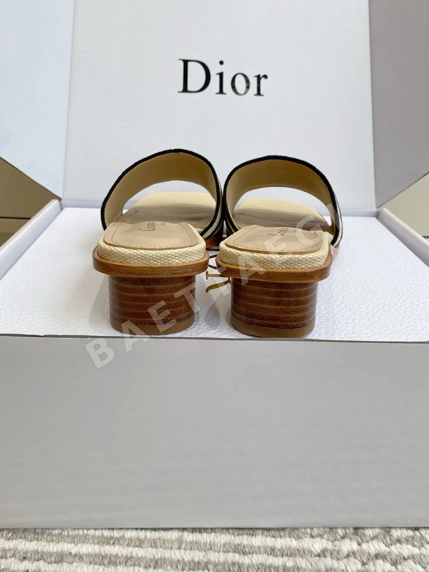디올 드웨이 3D 자수 뮬 상세 이미지 8