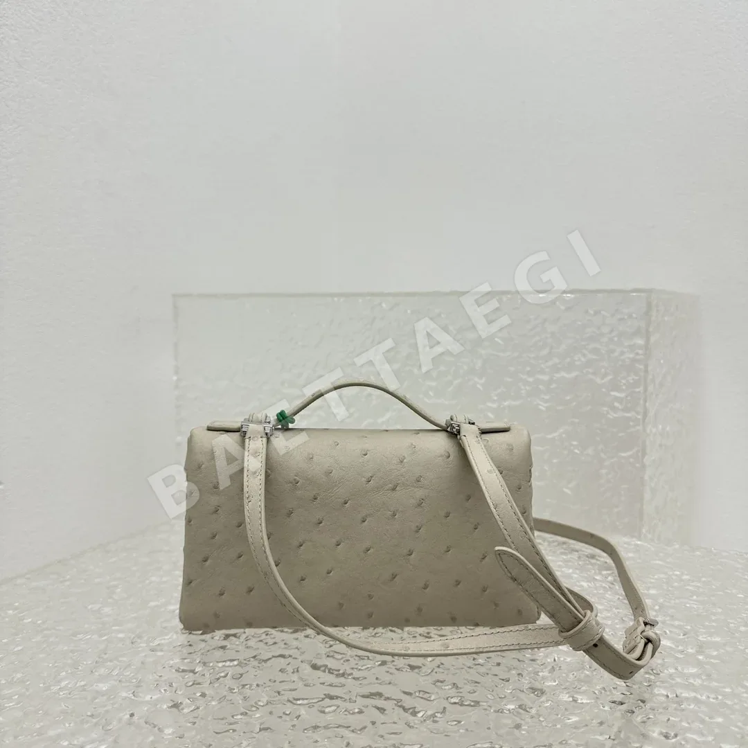 로로피아나 연회색 타조 소가죽 숄더백 C168878 상세 이미지 4