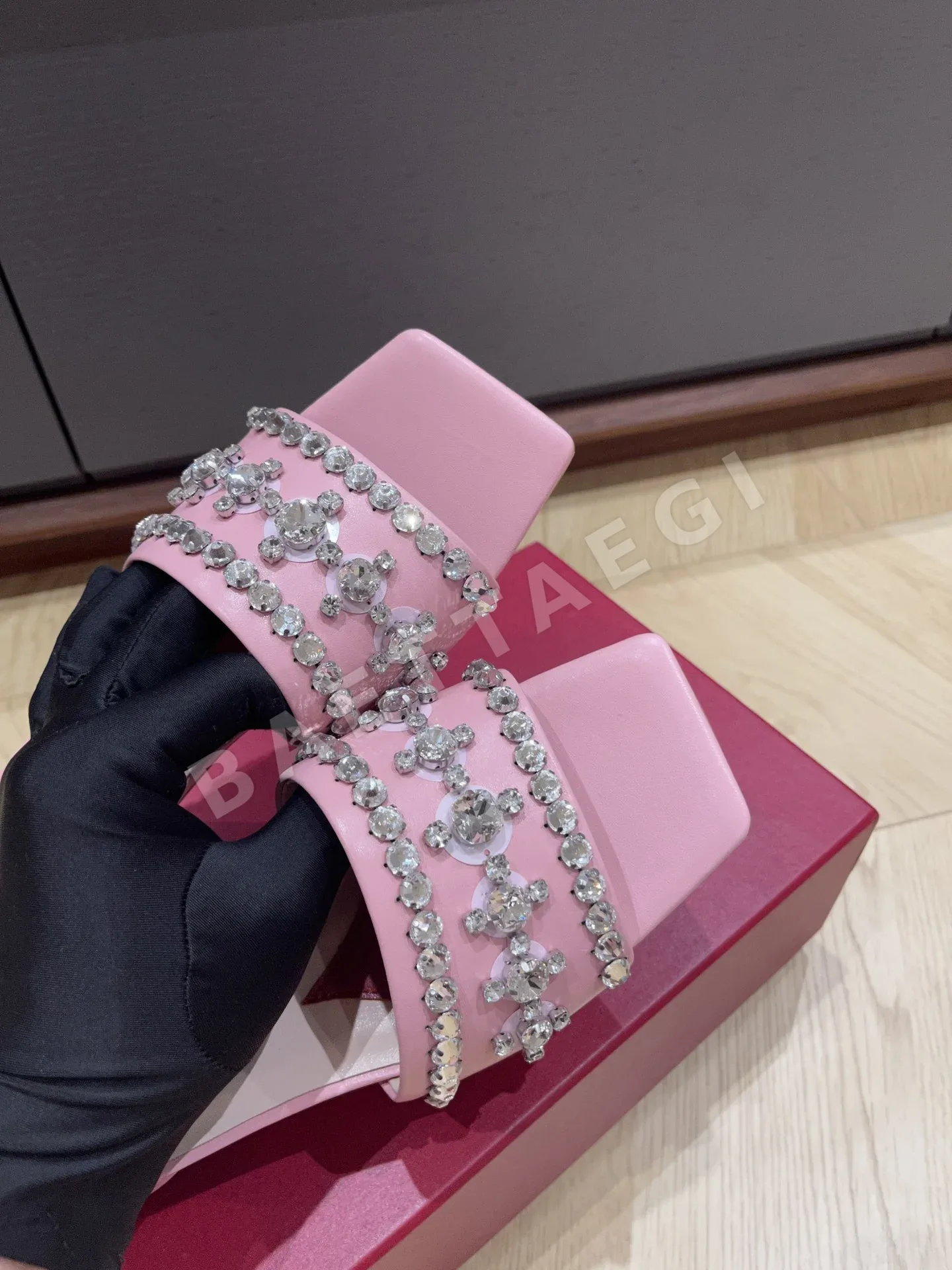 로저비비에 뉴 라인스톤 슬리퍼 상세 이미지 5