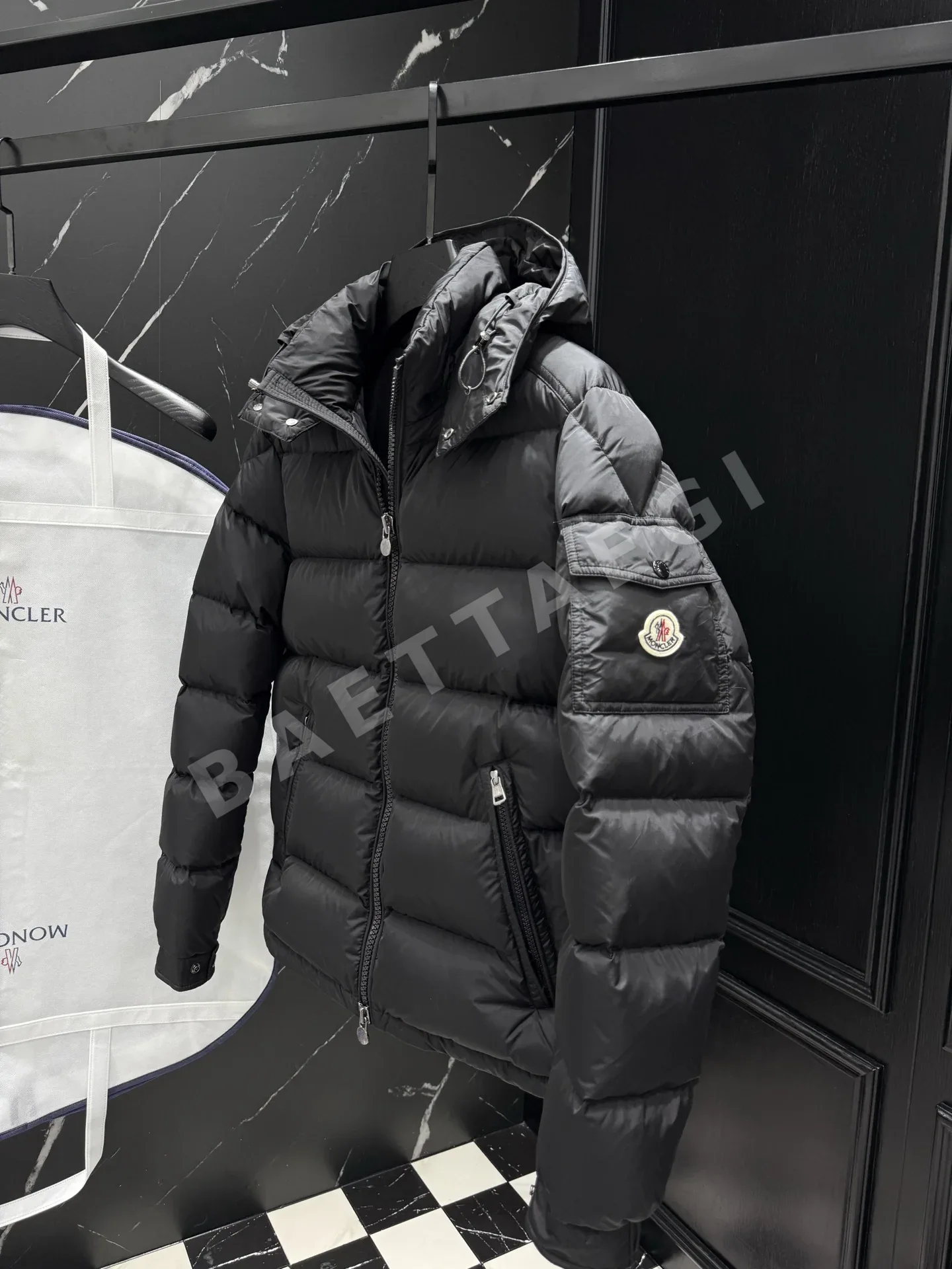 몽클레르 남성 패딩 상세 이미지 8