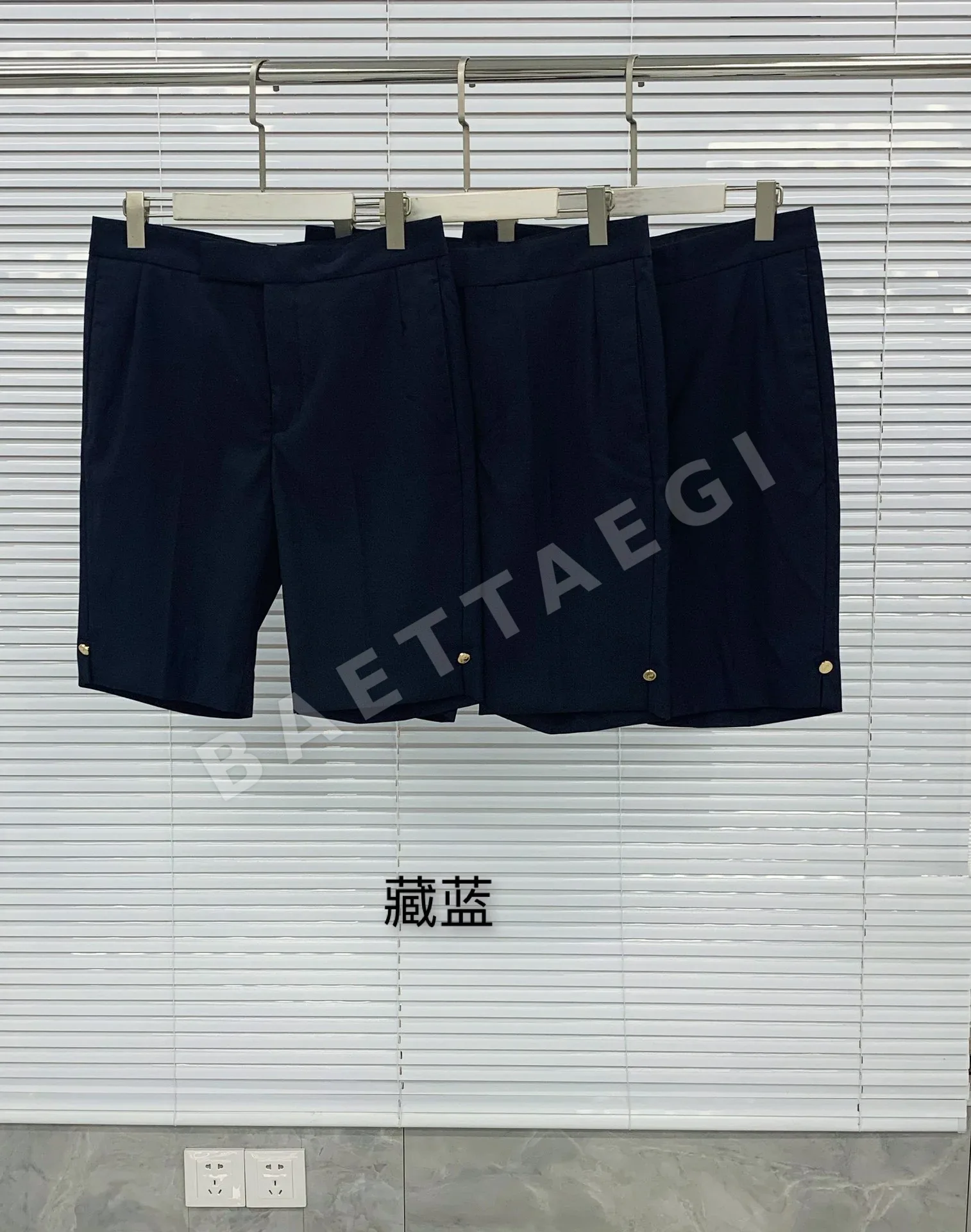 톰브라운 앵커 버클 남성 반바지 126396
