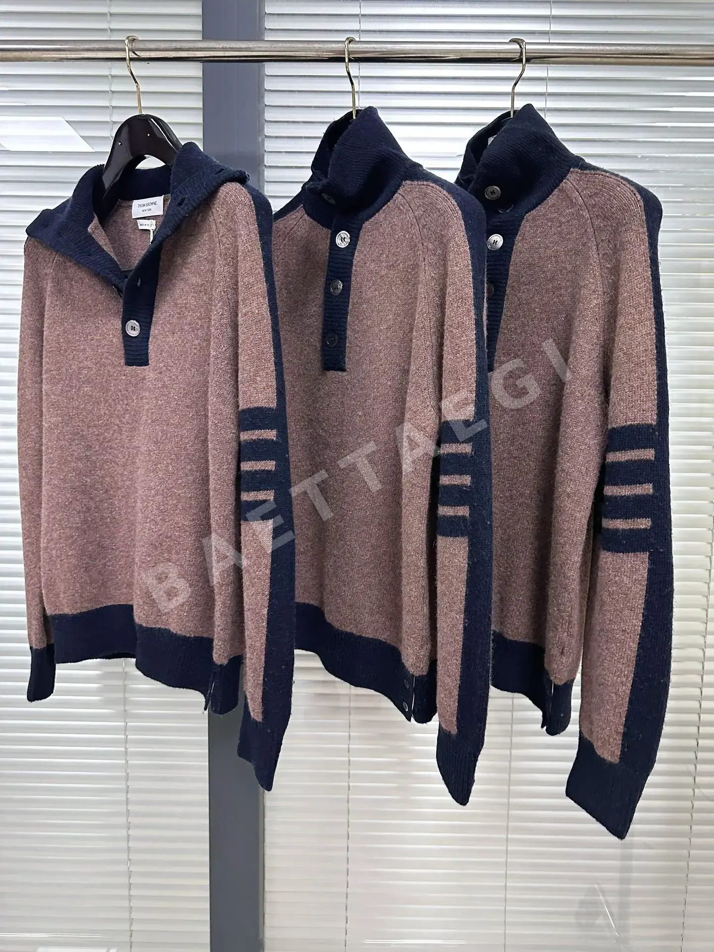 톰브라운 울 카라 블록 가디건 니트 상세 이미지 8