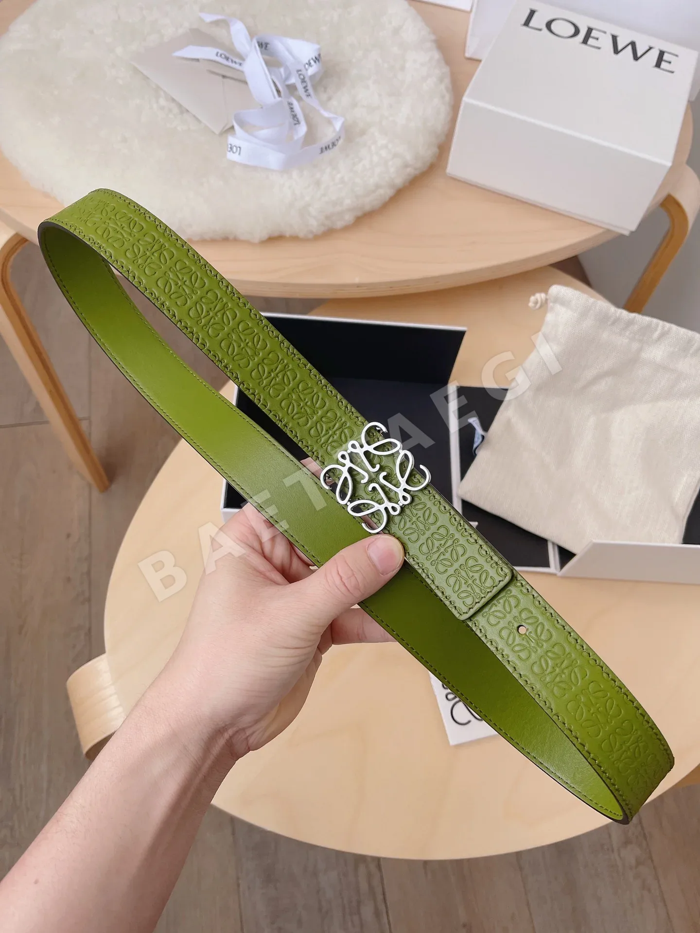 로에베 아날그램 버클 엠보싱 가죽 벨트 상세 이미지 5