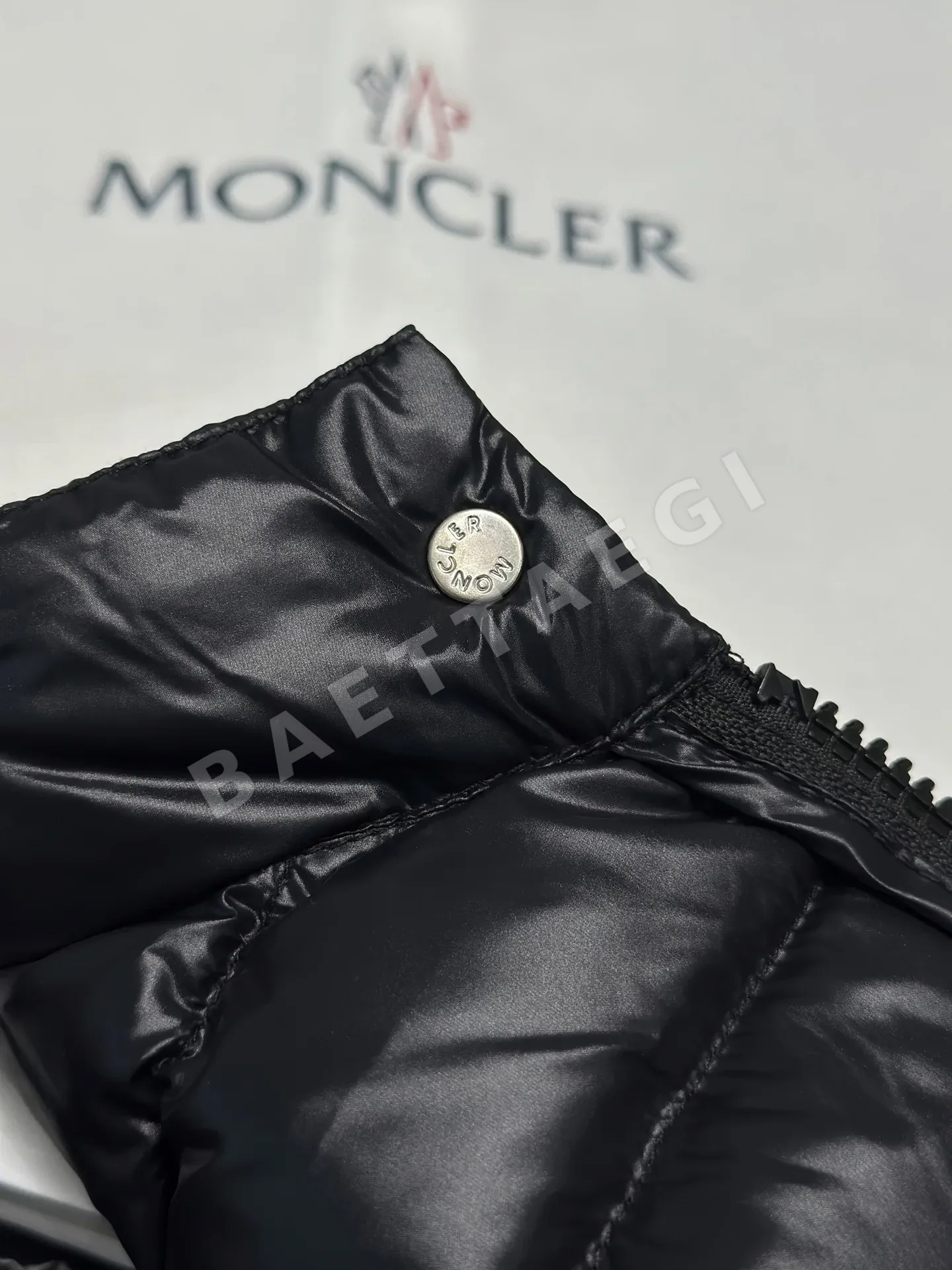 몽클레르 여성 슬림 패딩 재킷 상세 이미지 5