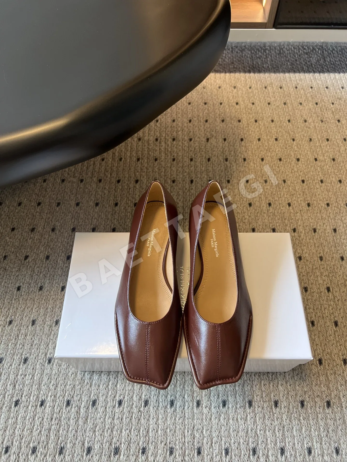 마르지엘라 스퀘어토 로우컷 미드힐 슈즈 129272