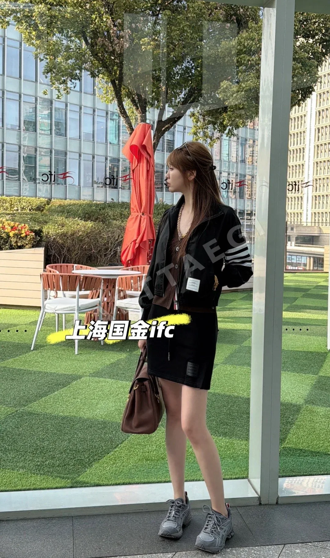 톰브라운 4바 스트라이프 경량 나일론 여성 자켓 상세 이미지 4