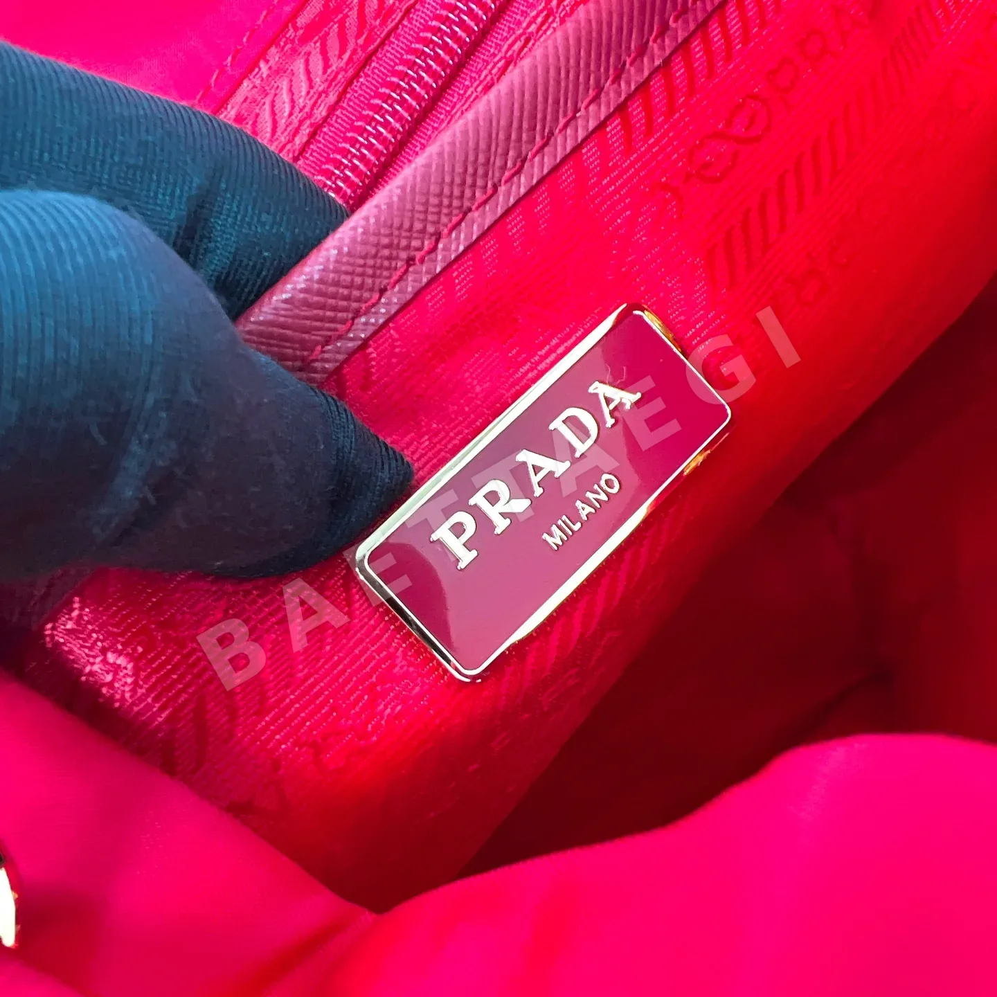 프라다 낙하산 나일론 스몰 백팩 1BZ677 상세 이미지 9