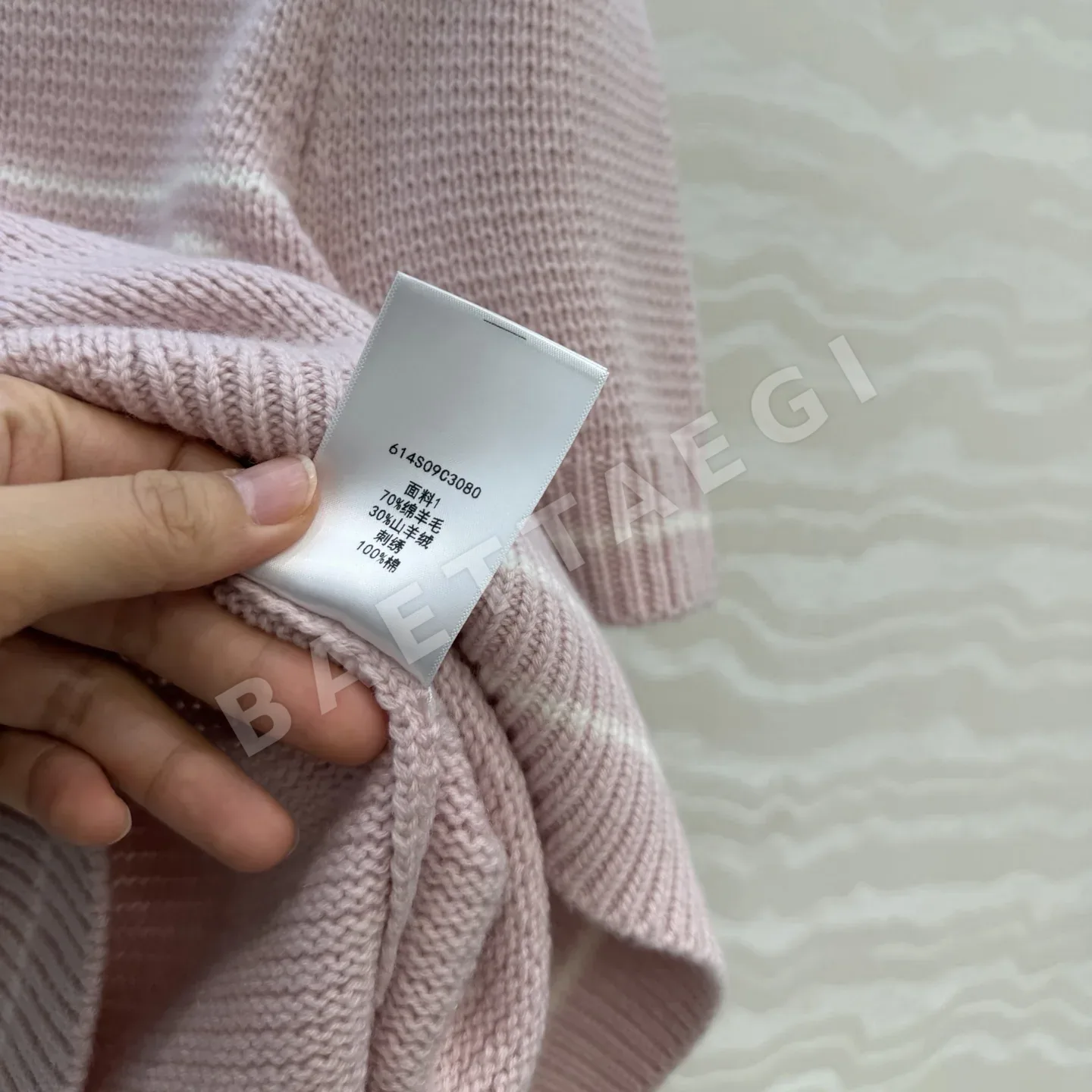 디올 여성 자수 하트 캐시미어 반팔 스웨터 상세 이미지 8