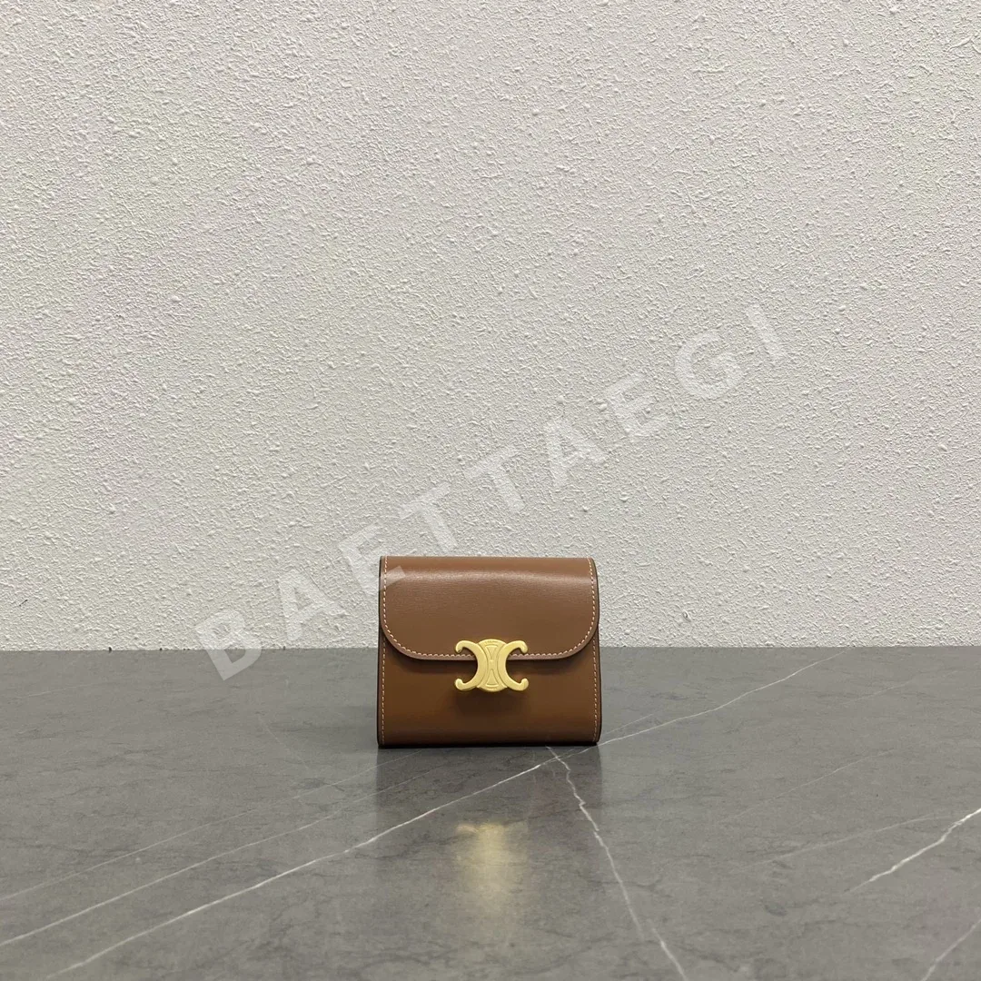 셀린느 브라운 컴팩트 지갑 100782