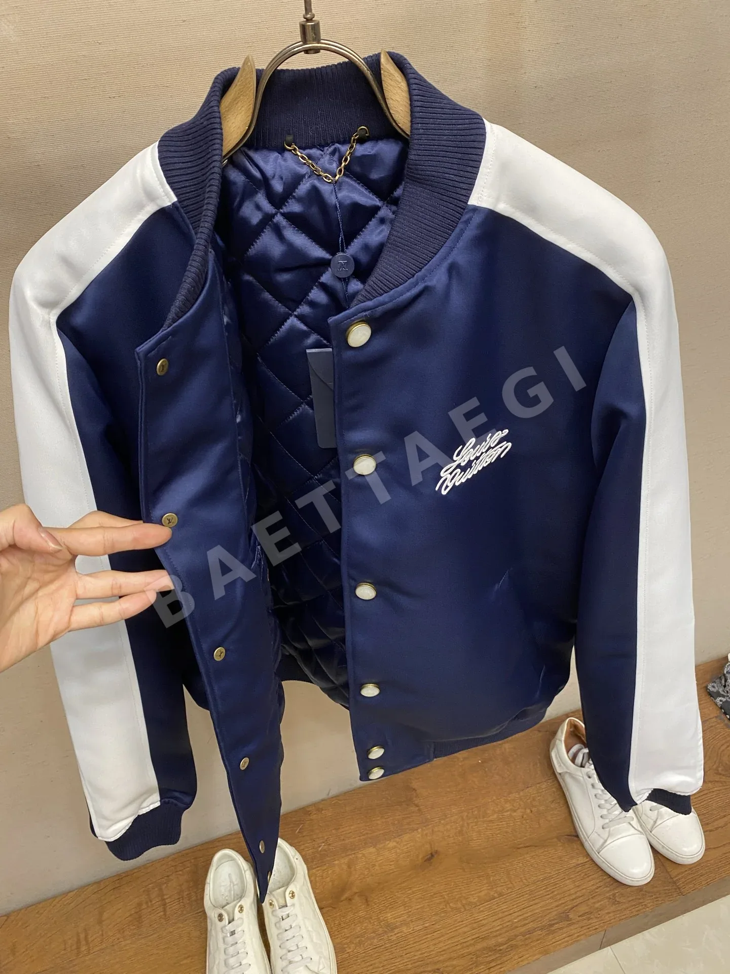 루이비통 말의 해 자수 코튼 패딩 베이스볼 자켓 상세 이미지 6
