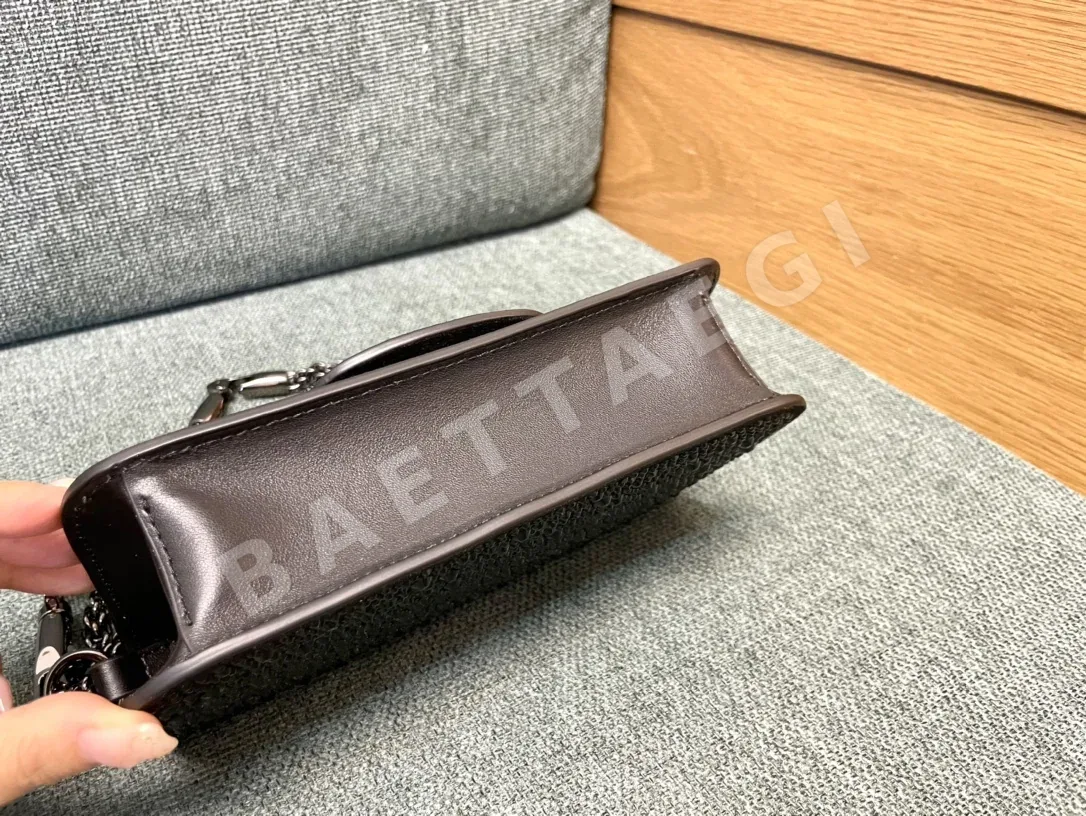 발렌티노 1134 핫픽스 라인스톤 송아지가죽 언더암백 상세 이미지 4