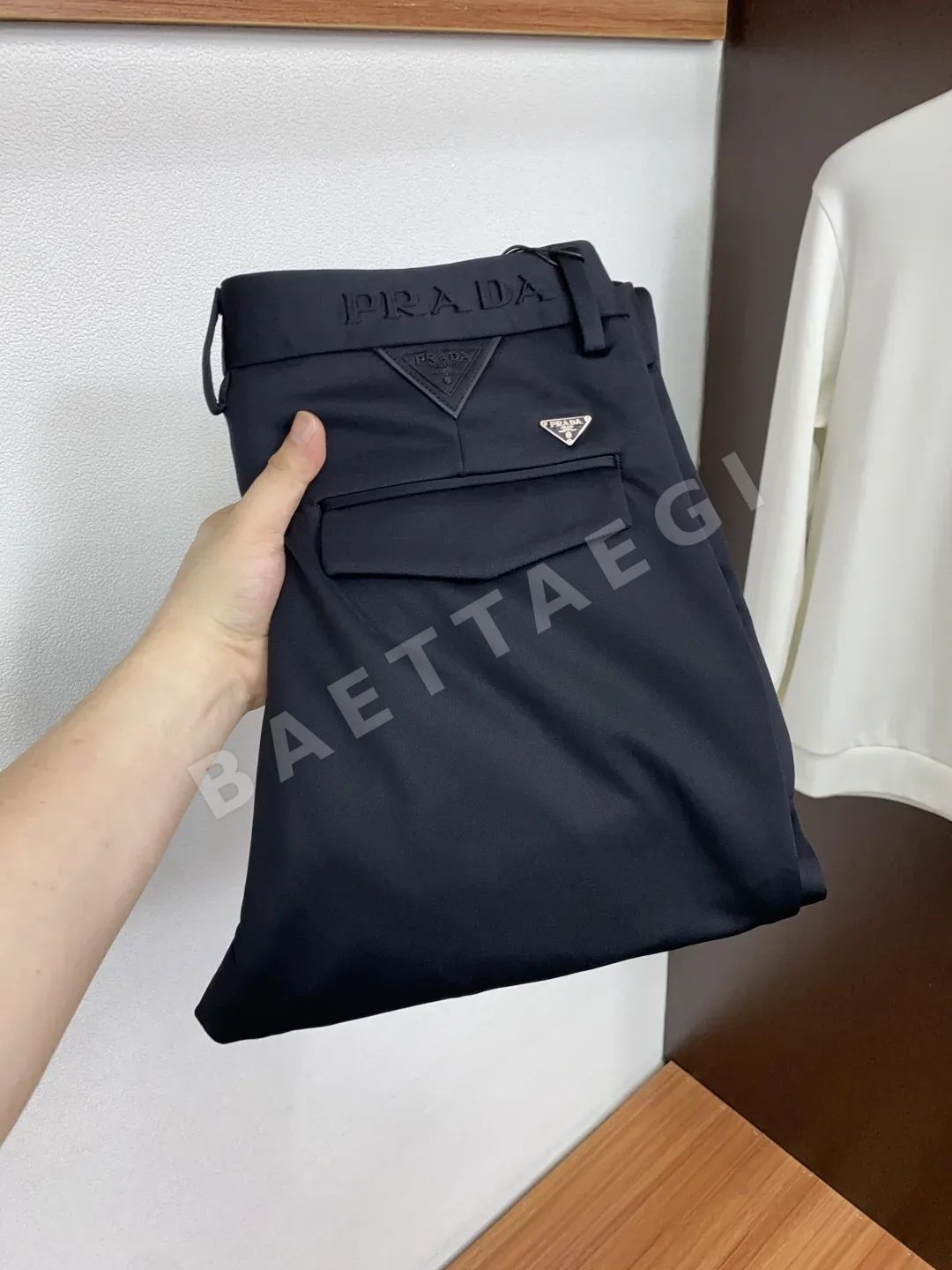 프라다 남성 세미 일자 캐주얼 바지 207604