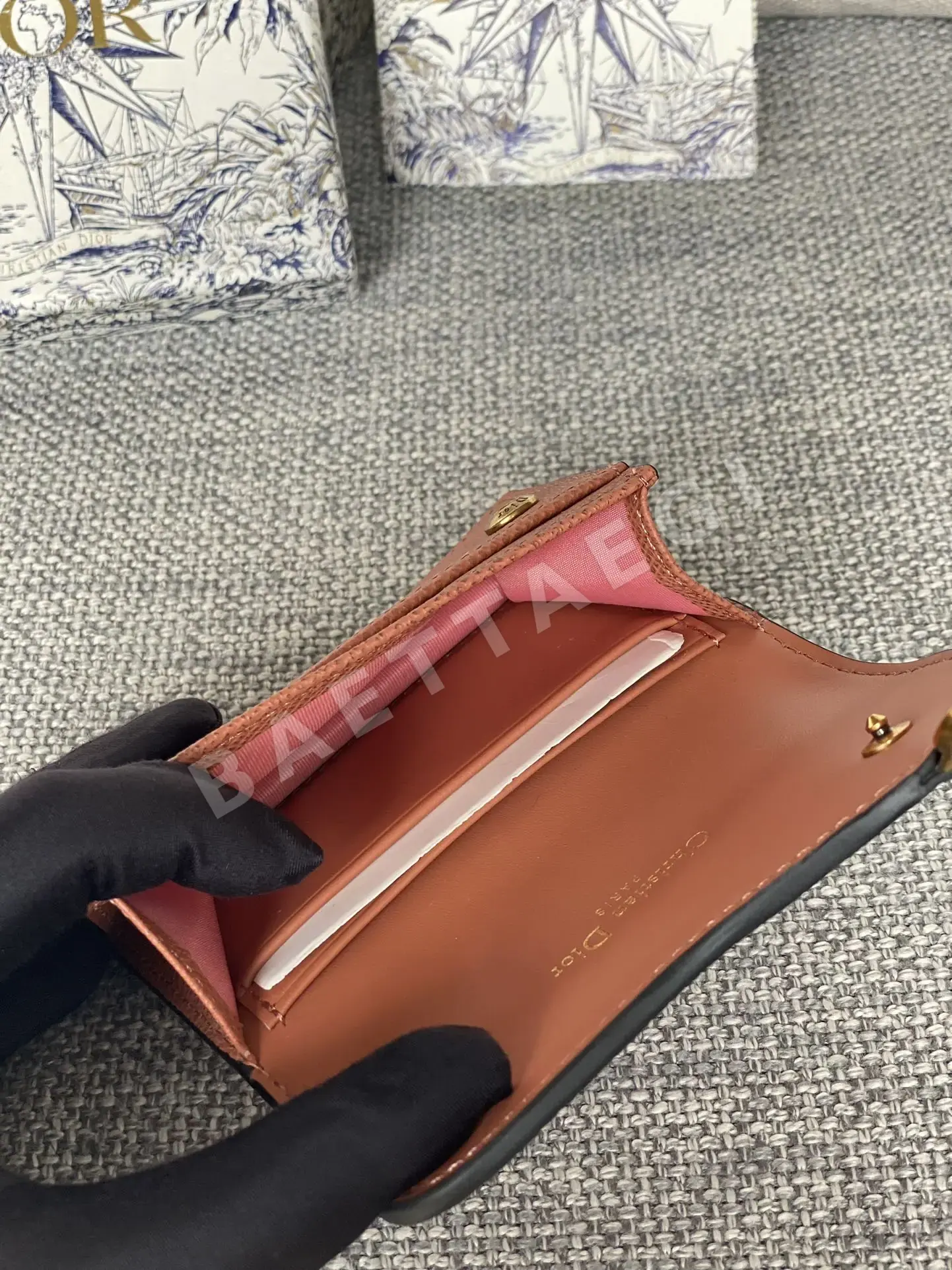 디올 새들 플랩 카드 홀더 지갑 상세 이미지 9