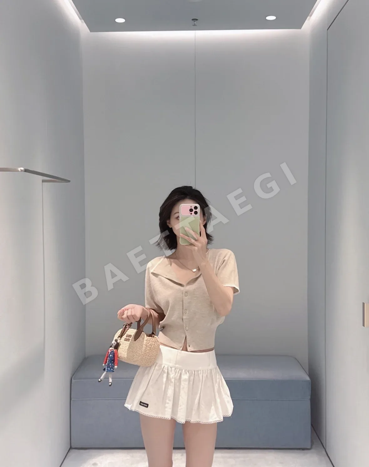 미우미우 화이트 자수 플리츠 미니스커트 상세 이미지 4