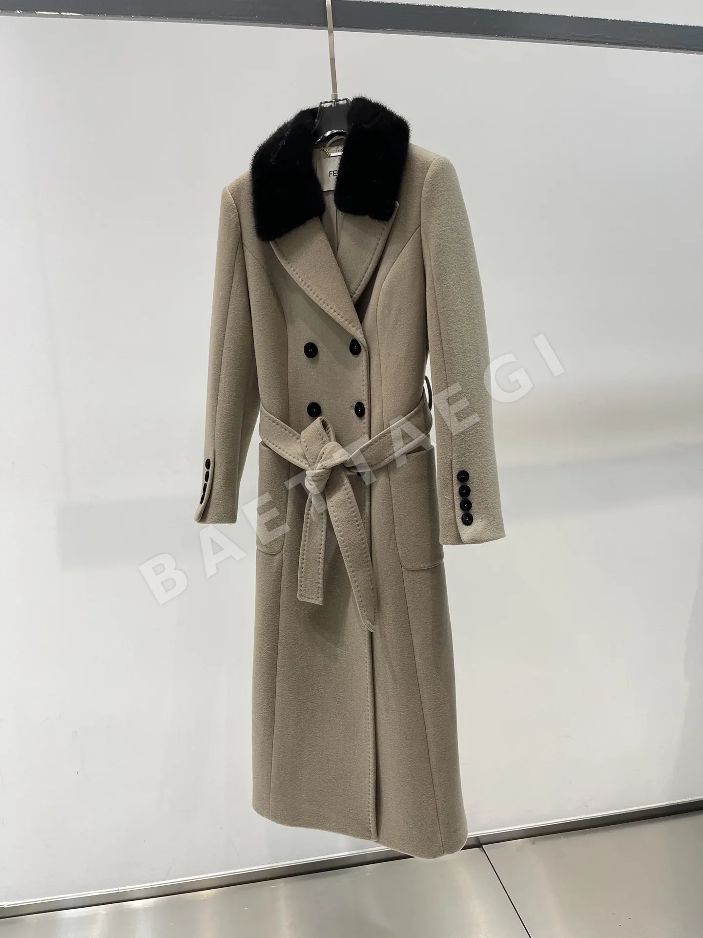 펜디 울 밍크 카라 더블브레스트 여성 자켓 상세 이미지 2