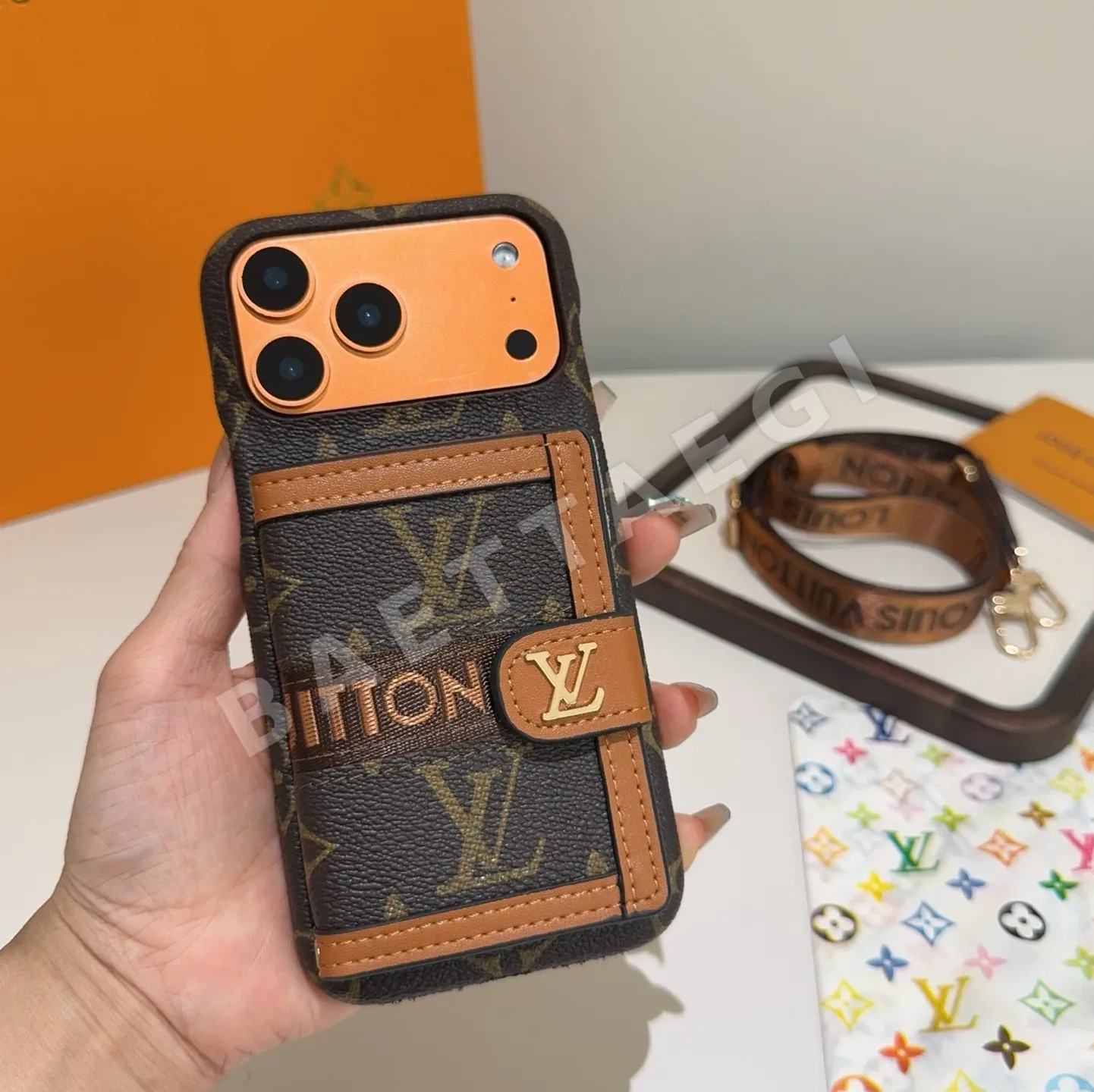 루이비통 LV 웨빙 크로스바디 카드홀더 폰케이스 상세 이미지 5