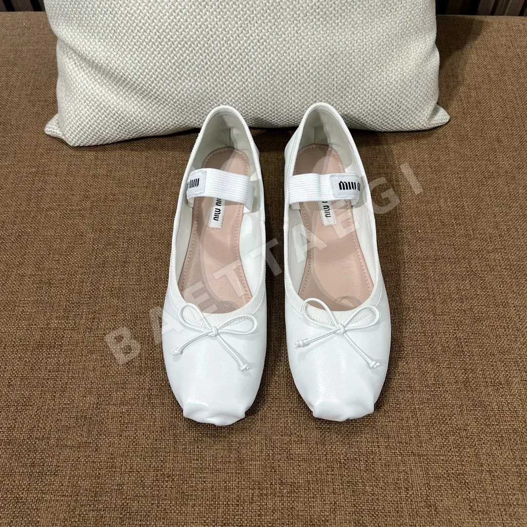 미우미우 양가죽 발레 플랫 슈즈 상세 이미지 3