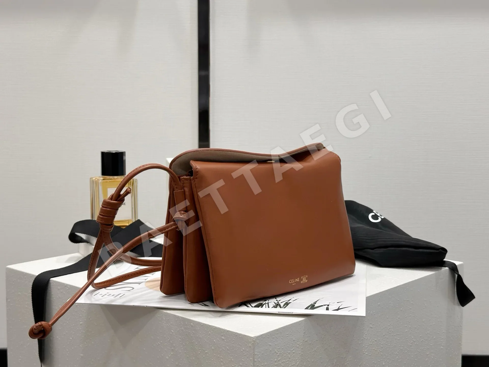 셀린느 미니 핸드백 상세 이미지 2