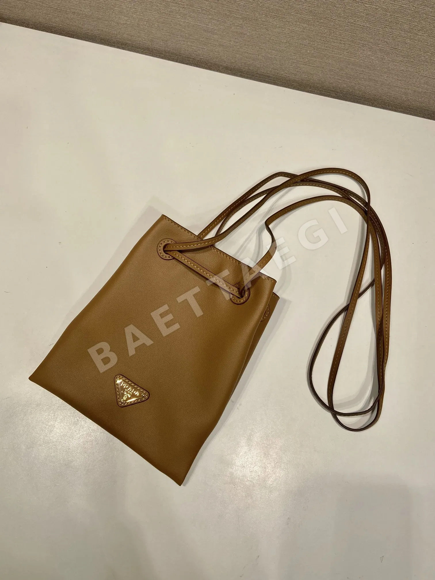 프라다 미니 크로스바디 가방 1BH221 상세 이미지 3