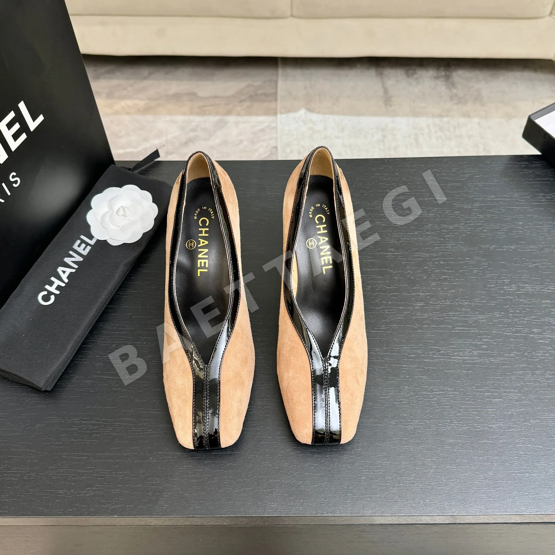 샤넬 더블 C 크로커다일 패턴 소가죽 스퀘어 토 하이힐 98439