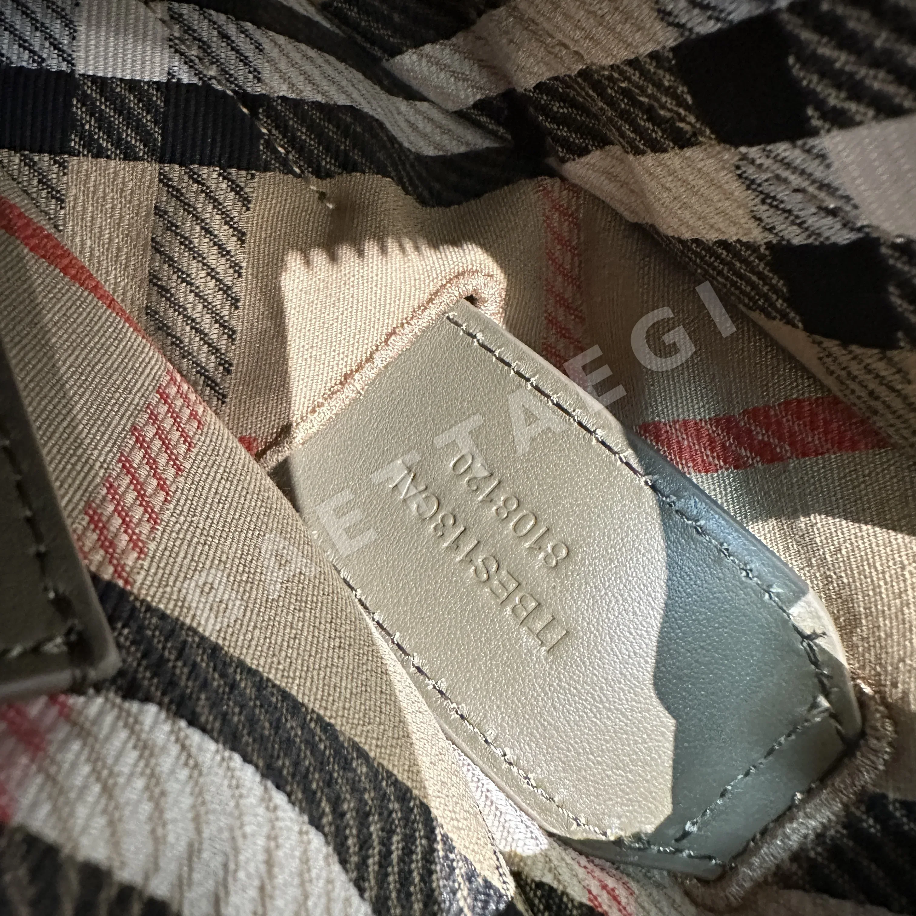 버버리 가방 상세 이미지 18