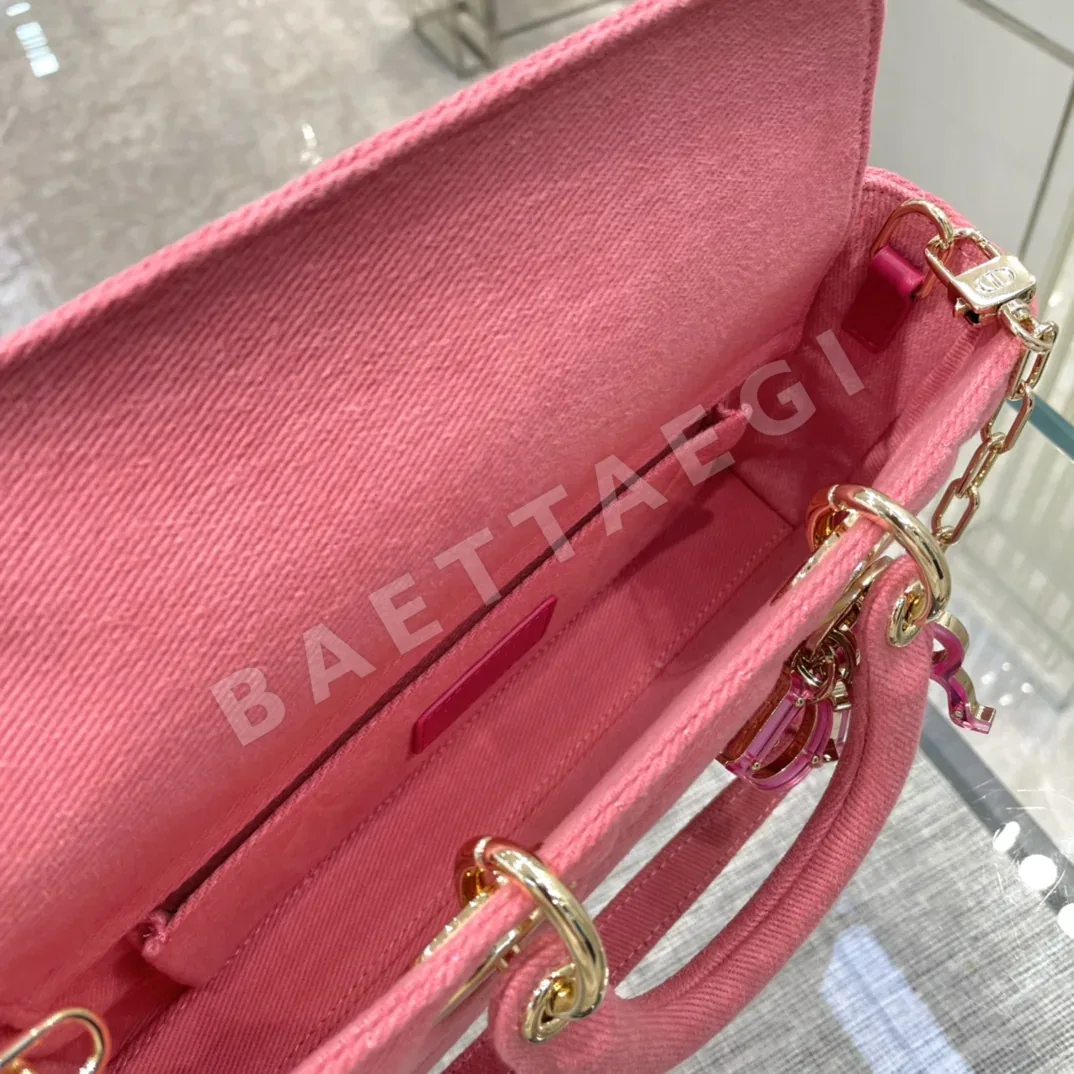 디올 데님 로즈 레드 가방 상세 이미지 4
