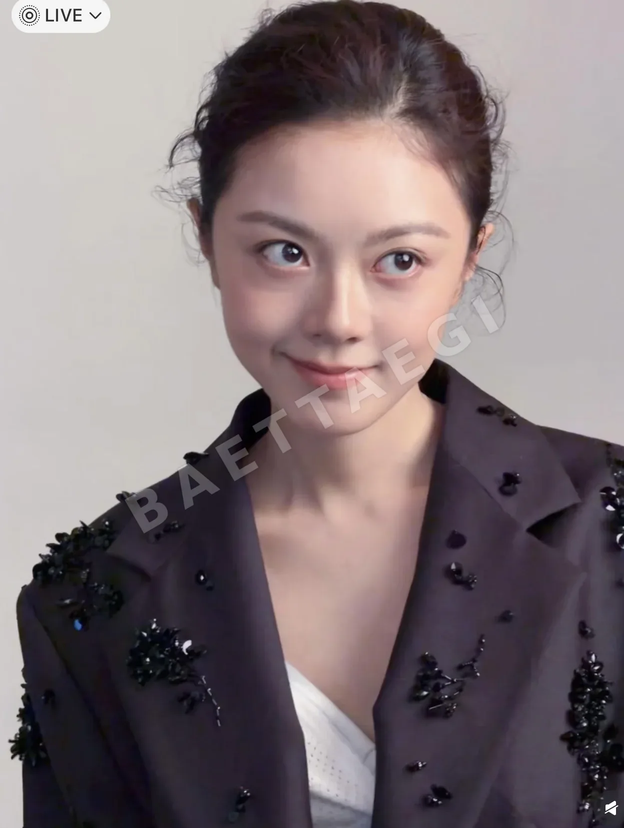 미우미우 핸드메이드 비즈 장식 여성 자켓 상세 이미지 2