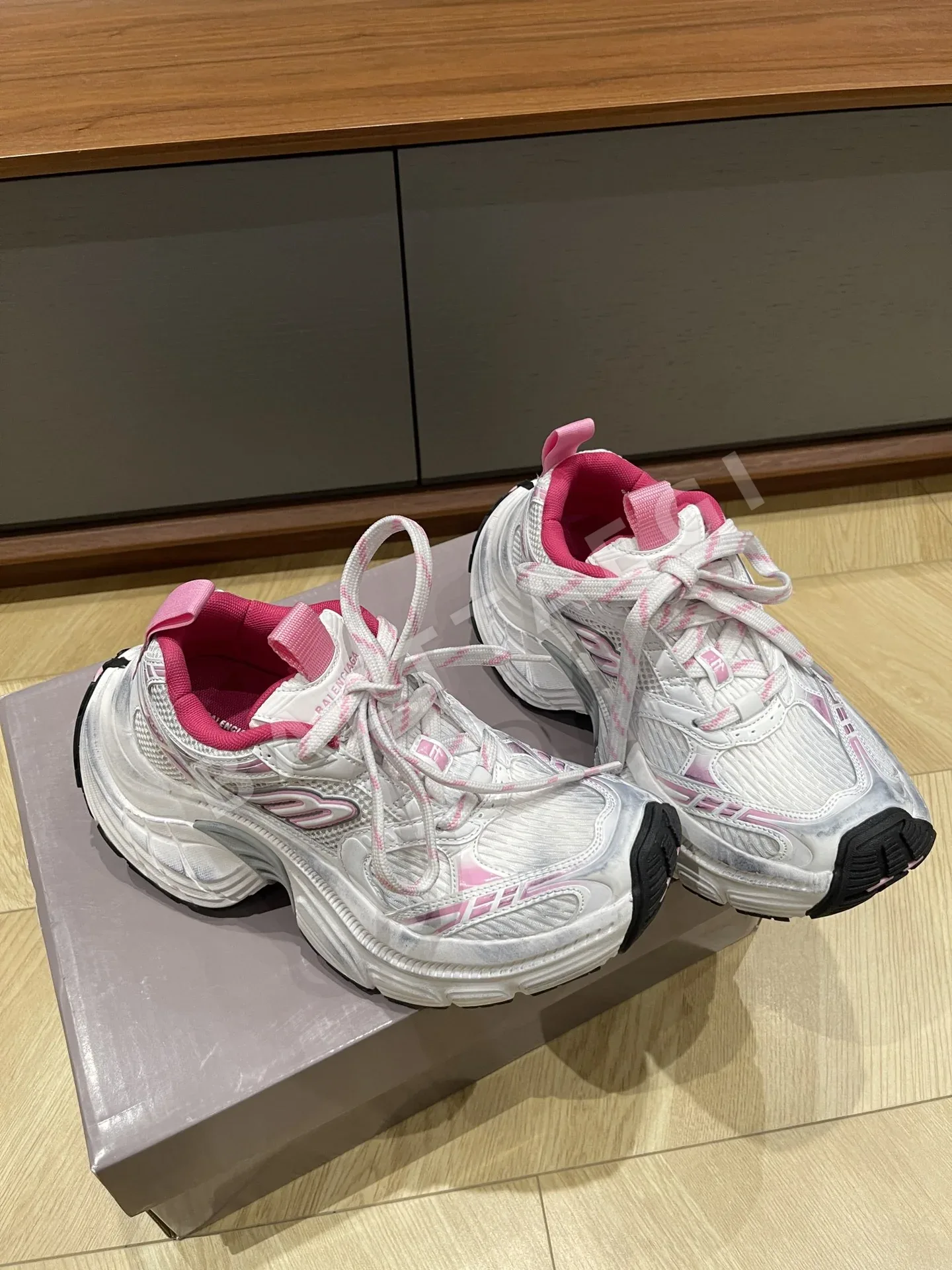 발렌시아가 6 XL 남성 신발 상세 이미지 2