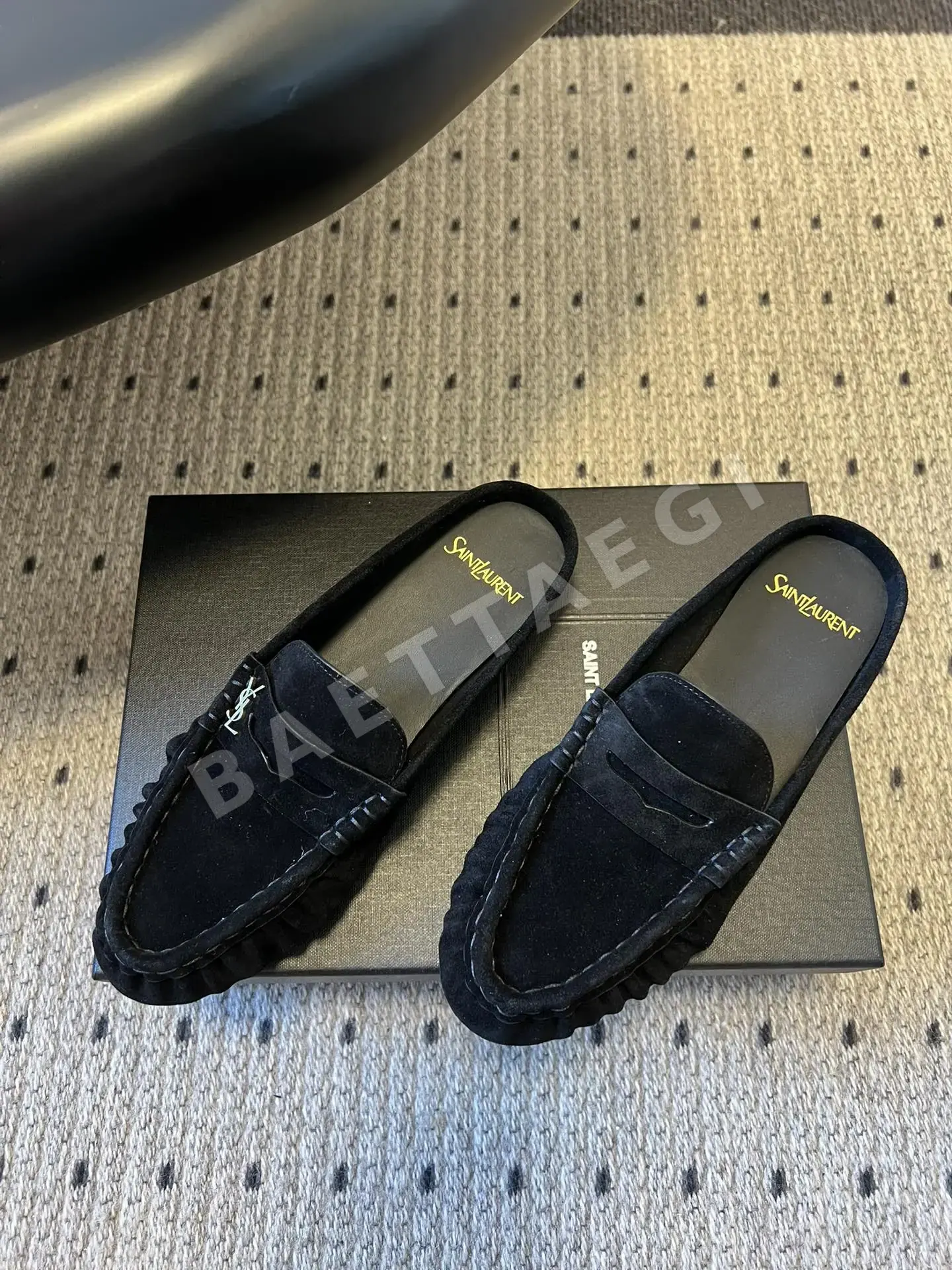생로랑 텍스처드 플리츠 로퍼 9376 상세 이미지 2