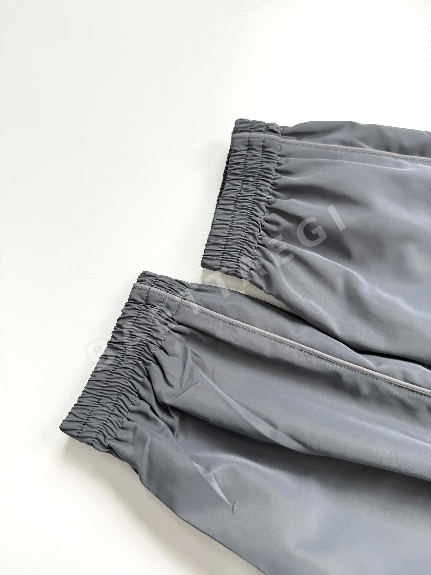 발렌시아가 리플렉티브 프린트 남성 경량 나일론 자켓 상세 이미지 13