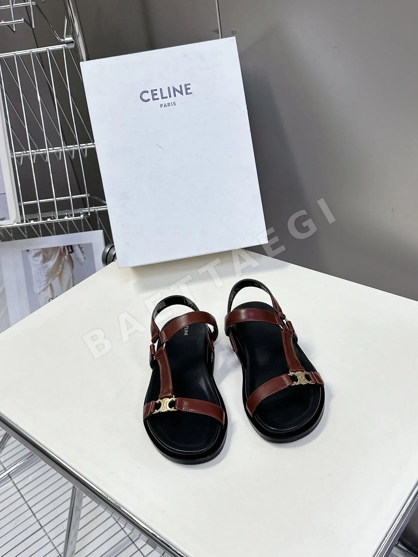 셀린느 클래식 소가죽 샌들 146995