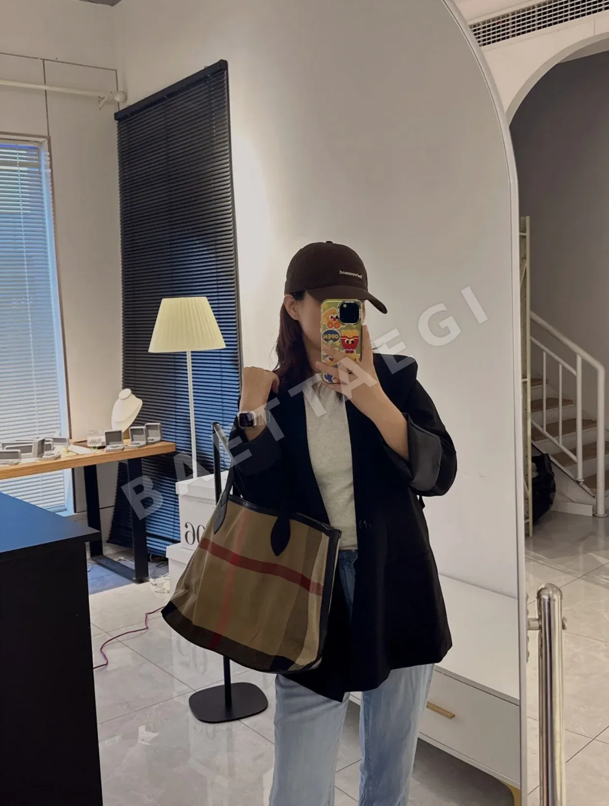 버버리 클래식 삼베 토트백 39895