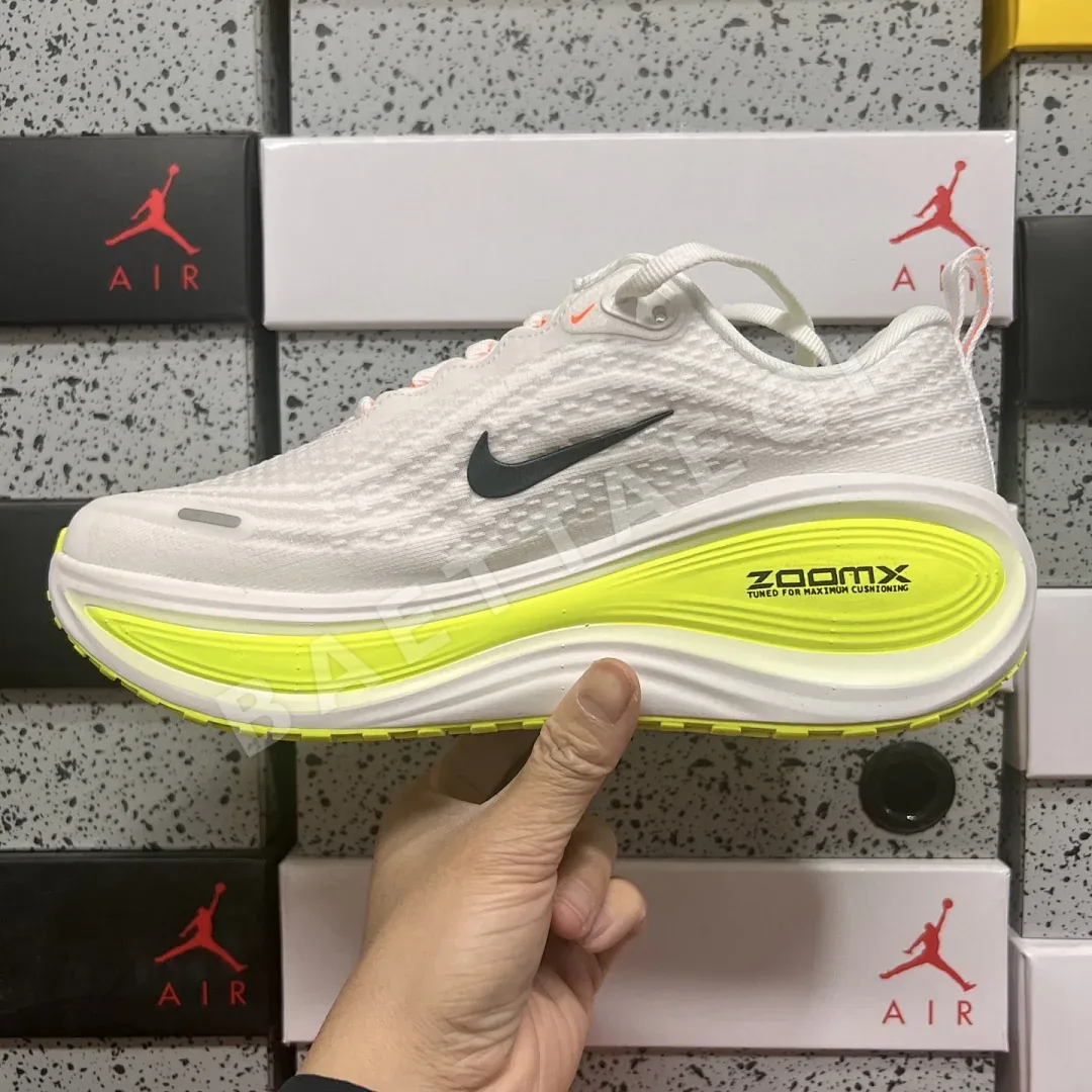 나이키 [XY] 보메로 플러스 HV8150-120 201266 Nike Vomero Plus White Barely Volt Black 상세 이미지 2