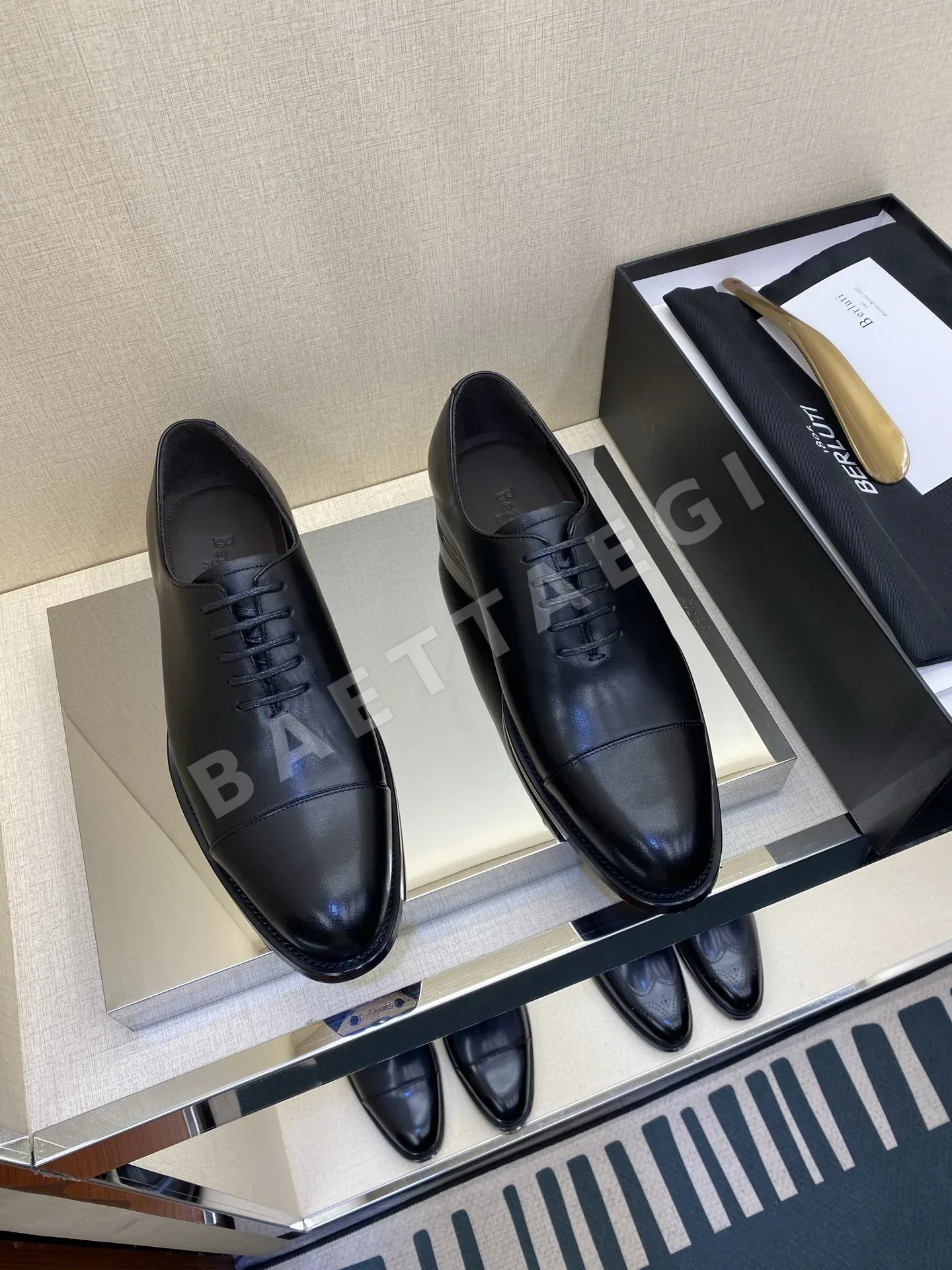 벨루티 로퍼 가죽 하이글로스 170093