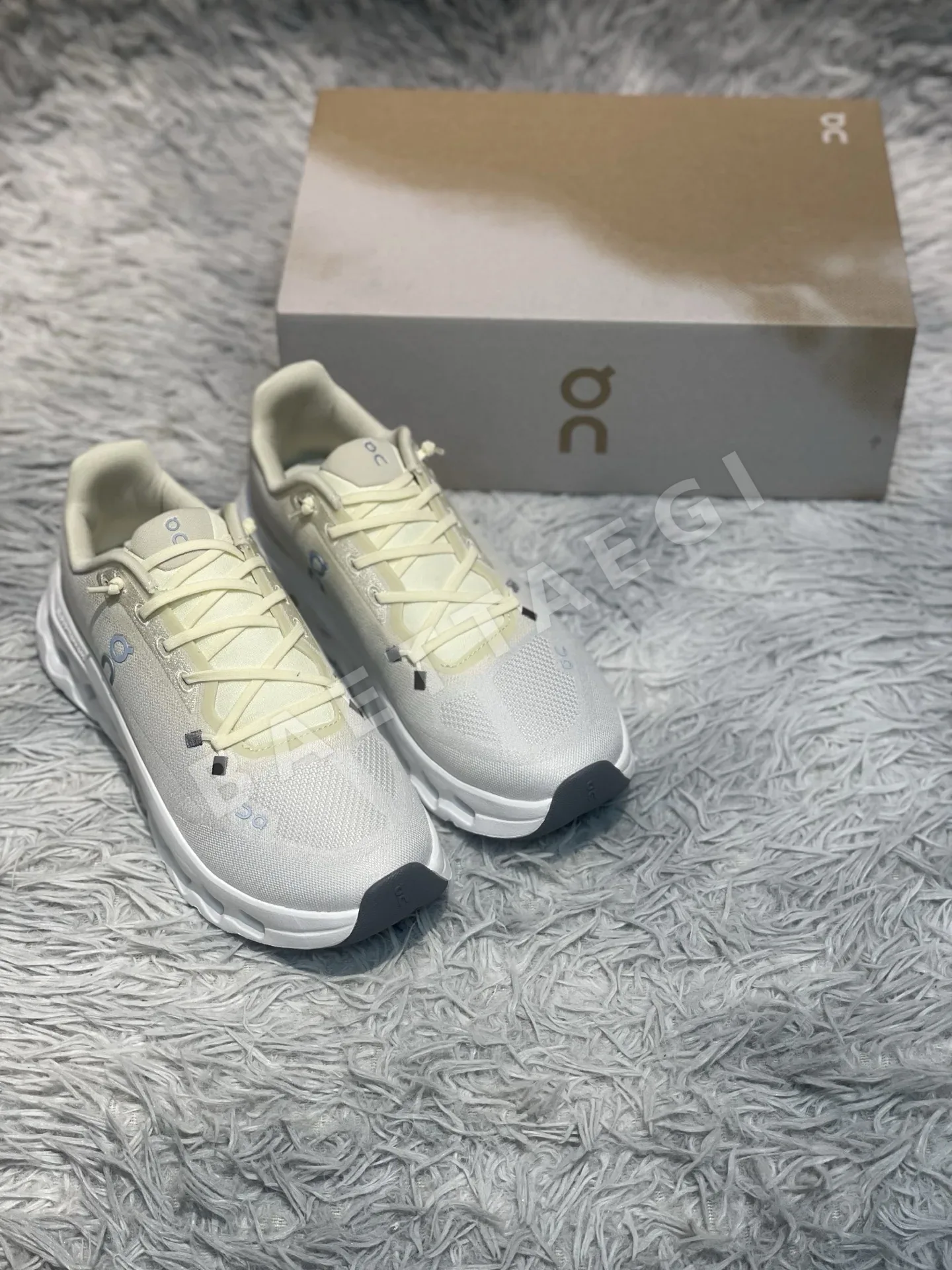 ON 온클라우드 틸트 오프로드 유니섹스 신발 상세 이미지 2