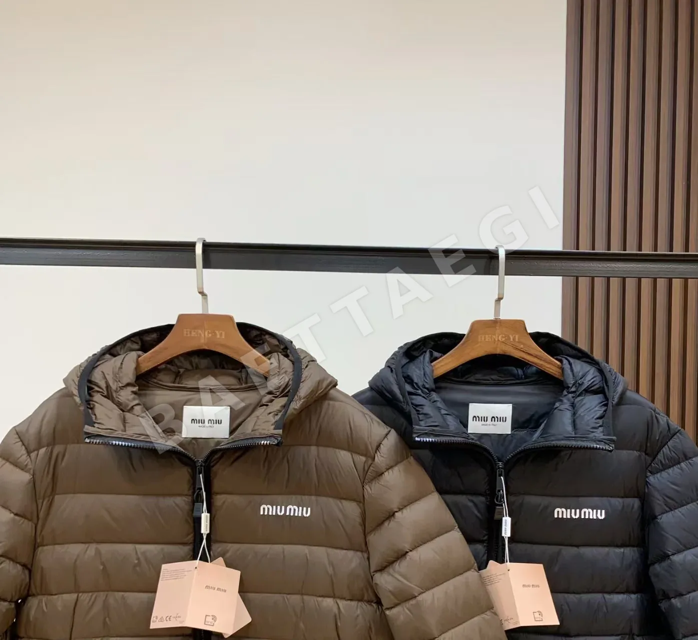 미우미우 라이트 퐁제 다운 후디 재킷 상세 이미지 3