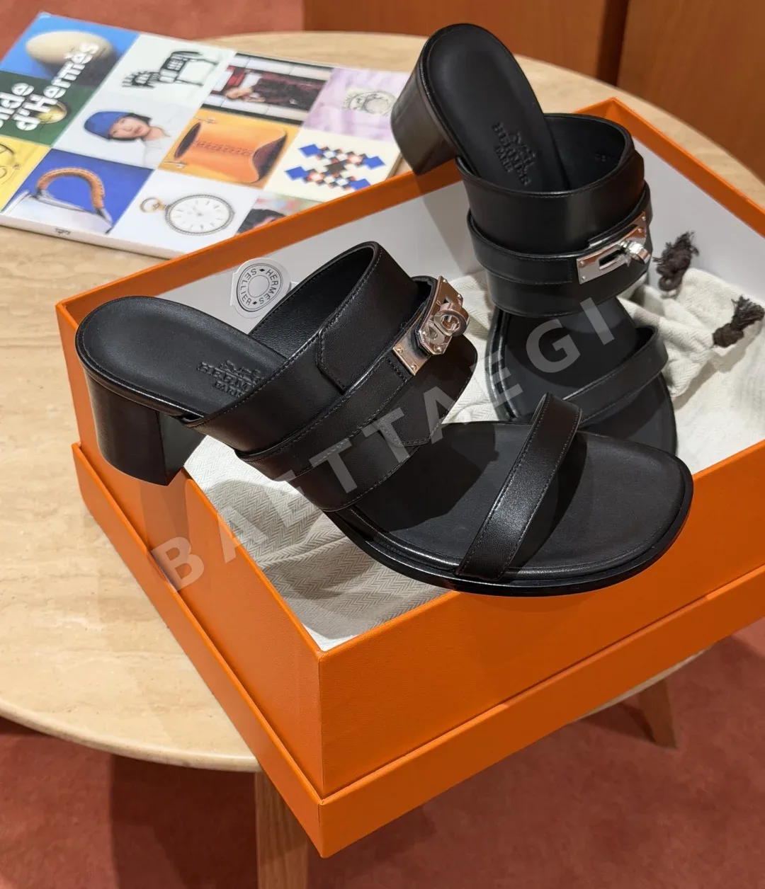 에르메스 샌들 블랙 가죽 5 cm 굽 높이 상세 이미지 2